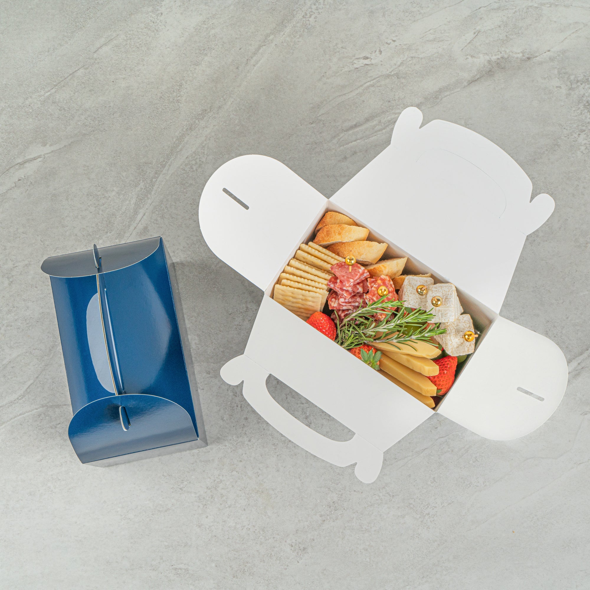 Bio Tek Frenchie Paper Gable Box / Take Out Container - Compostable - 8 1/2" x 4 3/4" x 5 1/2" - 100 count box
