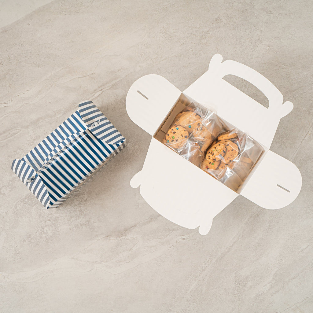 Bio Tek Blue and White Stripe Paper Gable Box / Take Out Container - with Window - 9 1/2" x 5" x 5" - 25 count box