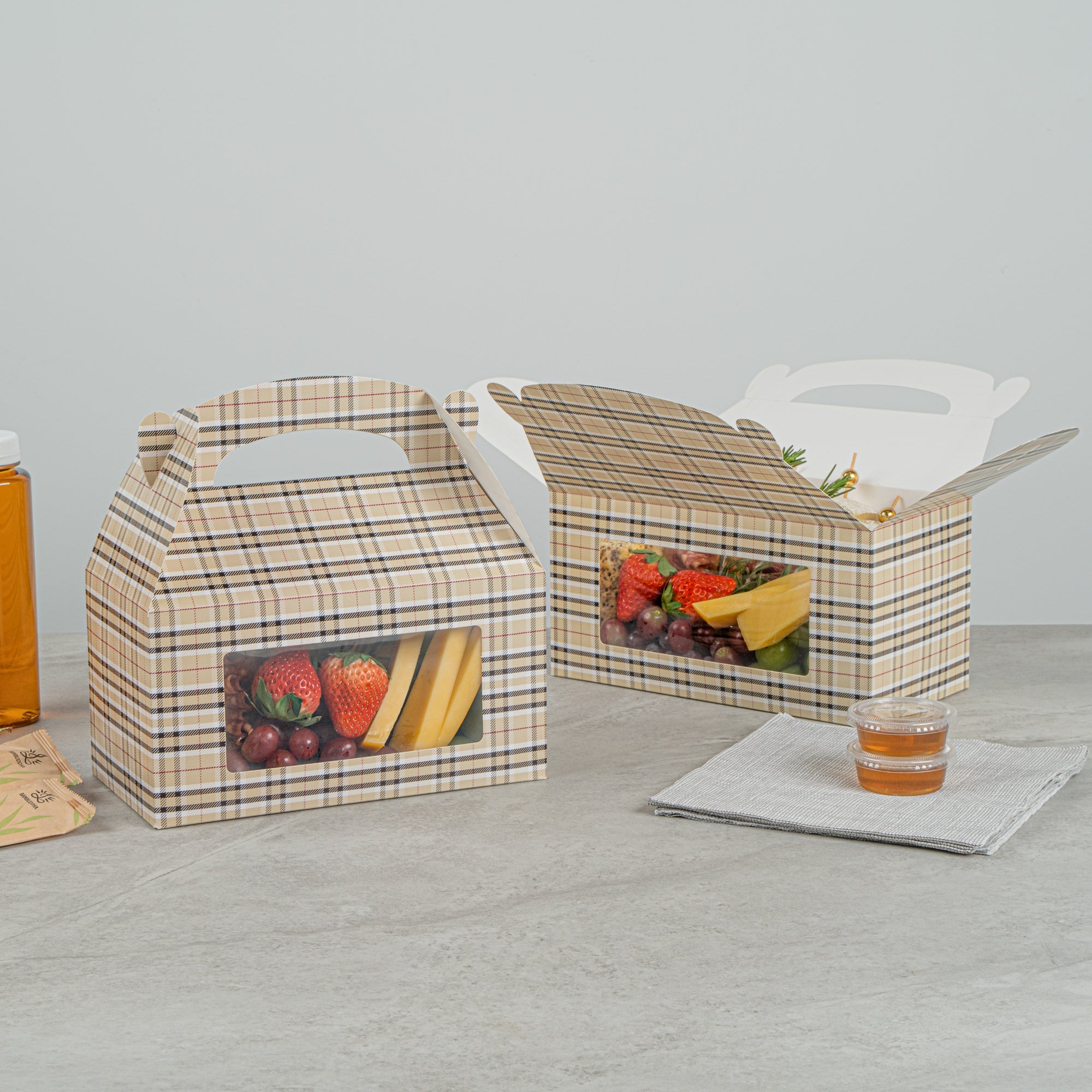 Bio Tek Plaid Paper Gable Box / Take Out Container - with Window - 9 1/2" x 5" x 5" - 100 count box