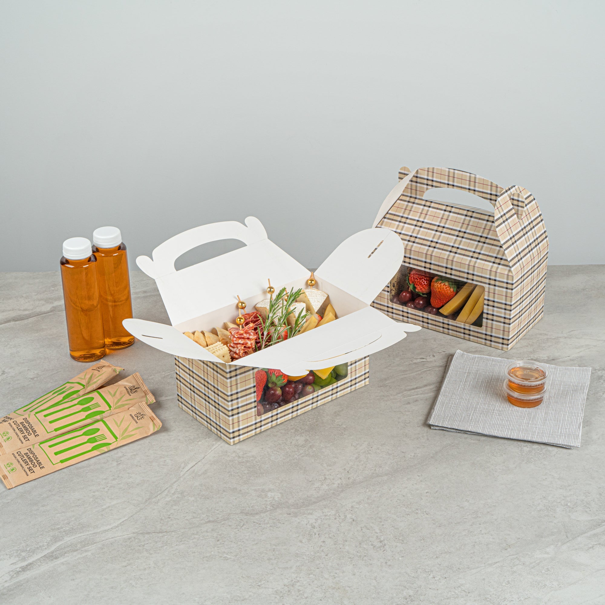 Bio Tek Plaid Paper Gable Box / Take Out Container - with Window - 9 1/2" x 5" x 5" - 100 count box