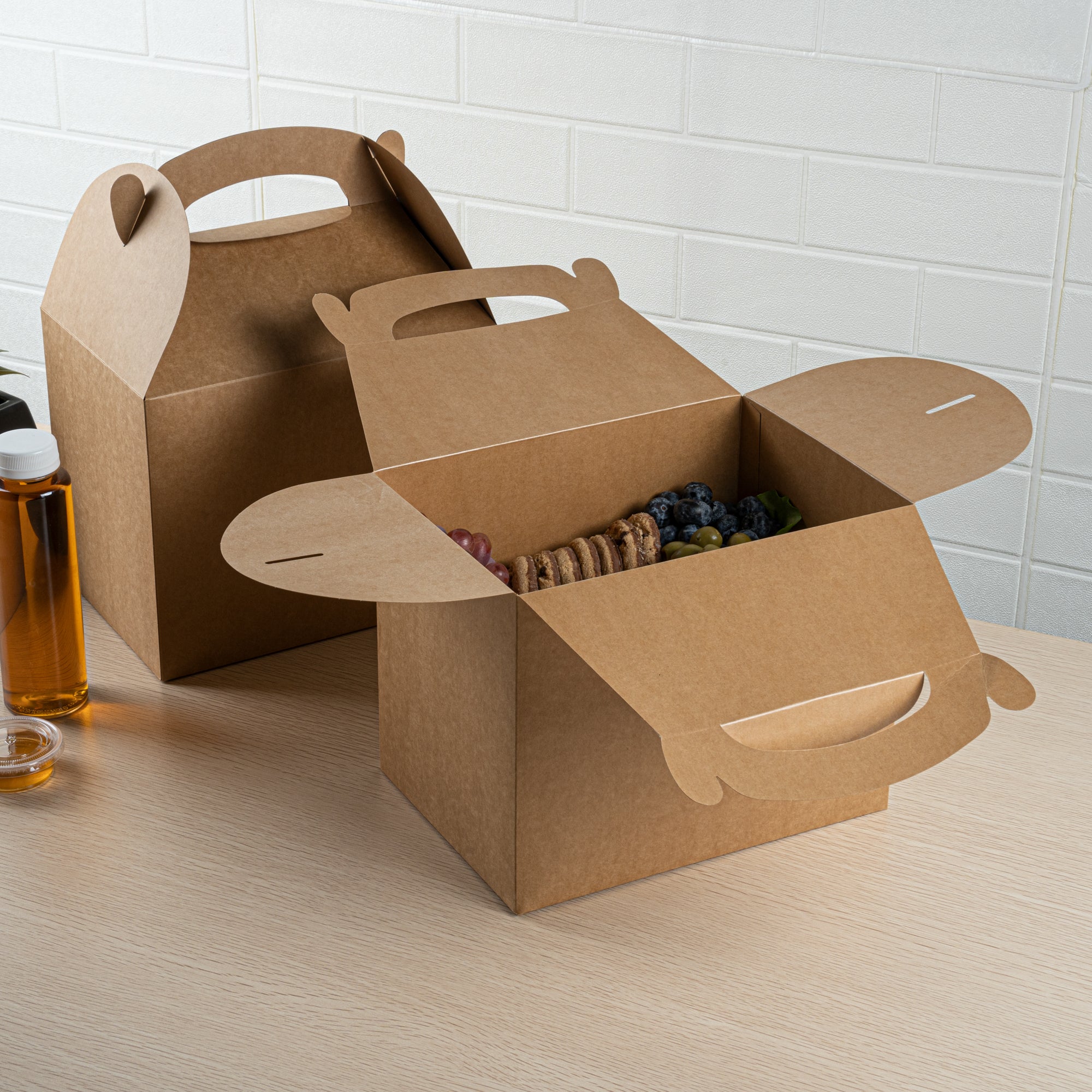 Bio Tek Kraft Paper Gable Box / Take Out Container - Greaseproof - 10" x 7" x 8" - 25 count box