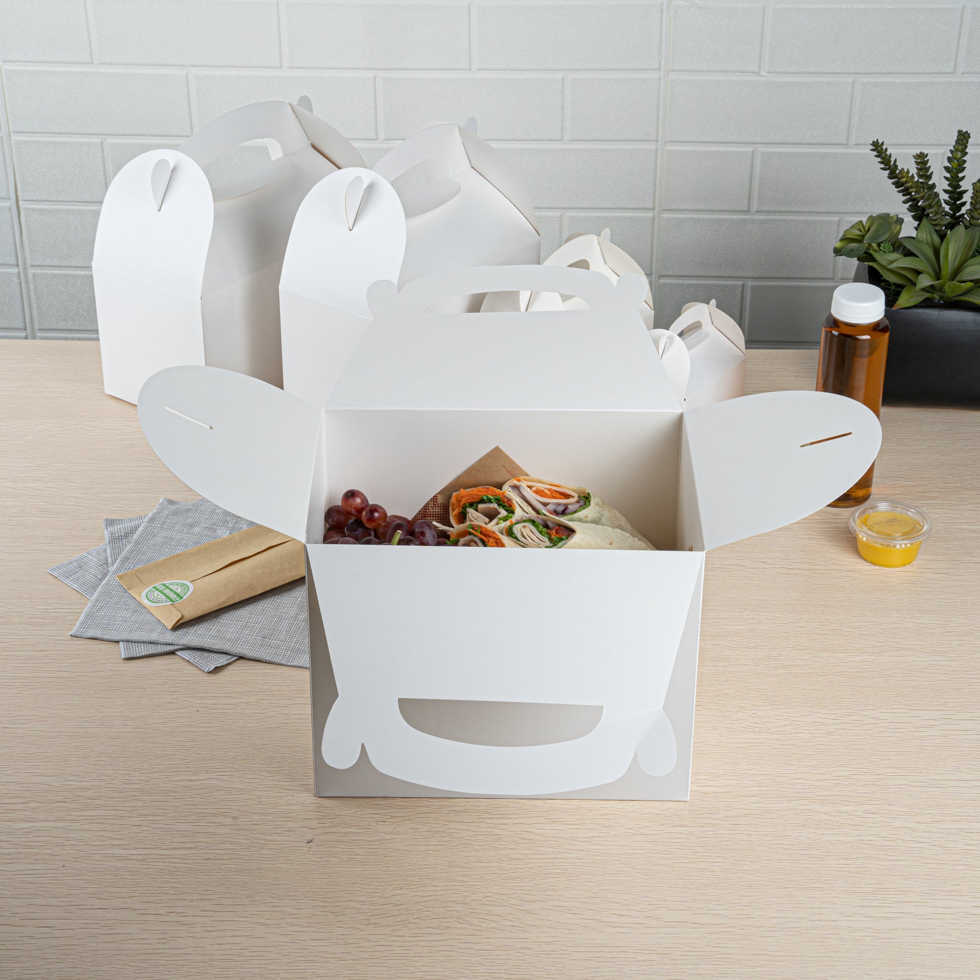 Bio Tek White Paper Gable Box / Take Out Container - Greaseproof - 10" x 7" x 8" - 25 count box