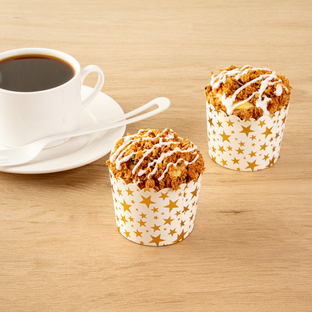 Panificio 4.5 oz White Paper Scalloped Baking Cup - Gold Stars - 2 3/4" x 2 3/4" x 2" - 500 count box