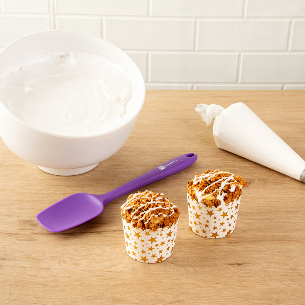 Panificio 4.5 oz White Paper Scalloped Baking Cup - Gold Stars - 2 3/4" x 2 3/4" x 2" - 50 count box