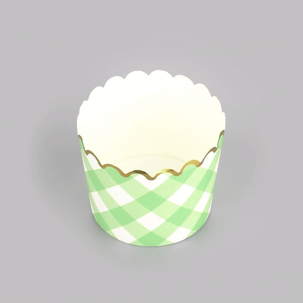 Panificio 4.5 oz Green Plaid Paper Scalloped Baking Cup - Gold Rim - 2 3/4" x 2 3/4" x 2" - 500 count box