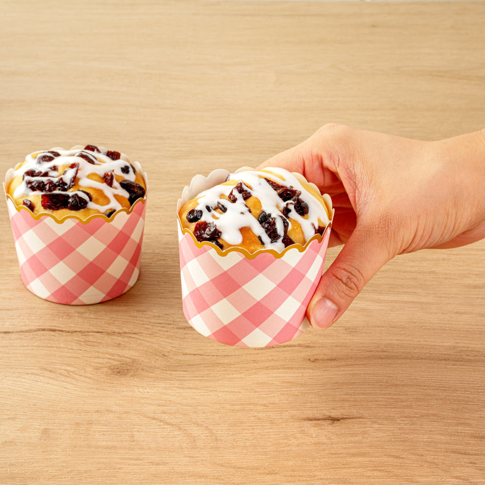 Panificio 4.5 oz Pink Plaid Paper Scalloped Baking Cup - Gold Rim - 2 3/4" x 2 3/4" x 2" - 500 count box