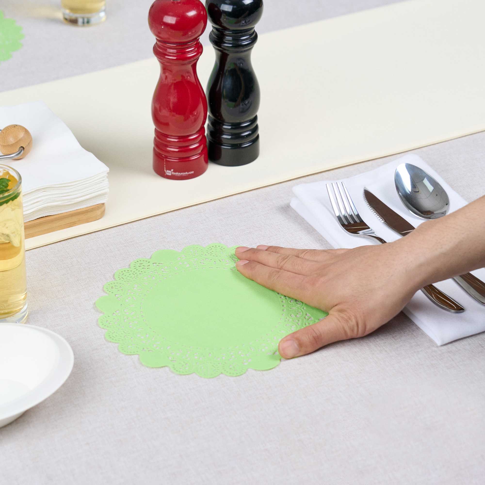 Pastry Tek Round Green Paper Doilies - Lace - 8" x 8" - 100 count box