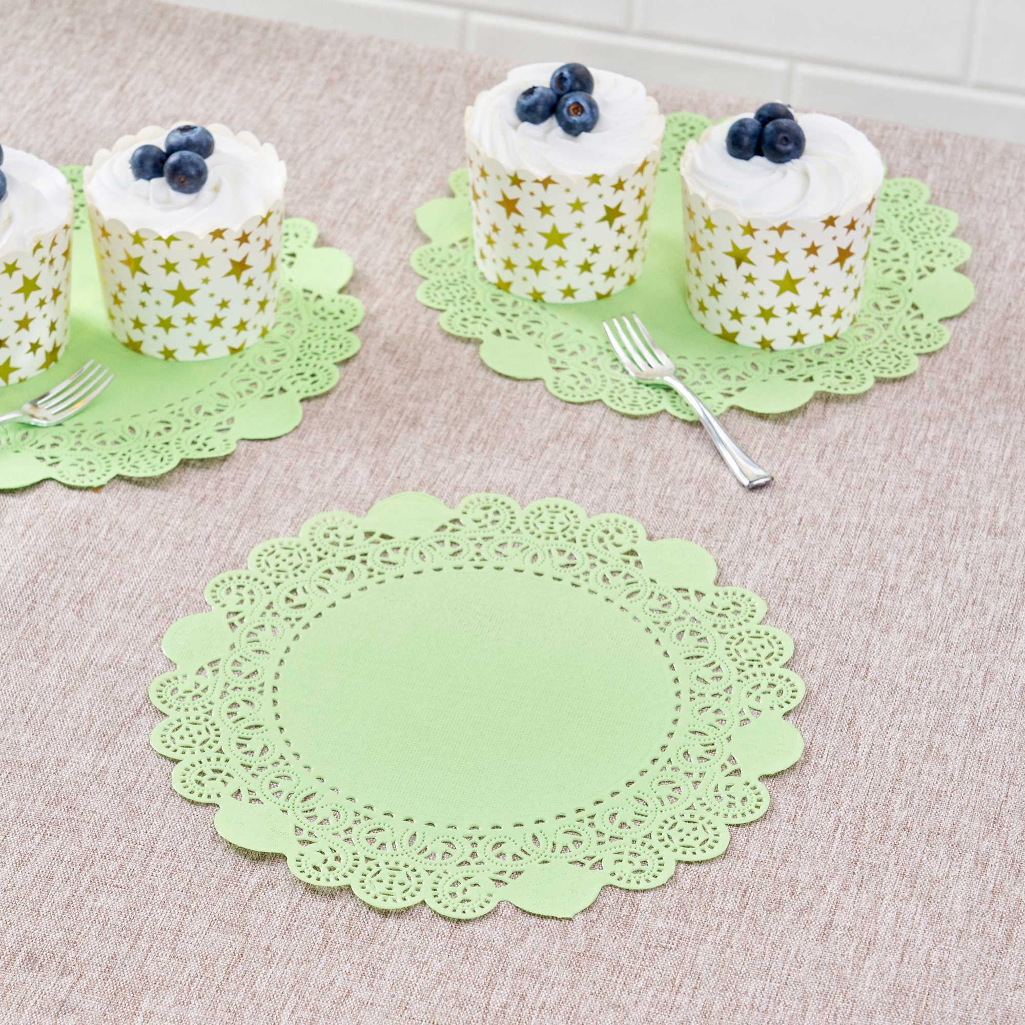Pastry Tek Round Green Paper Doilies - Lace - 8" x 8" - 100 count box