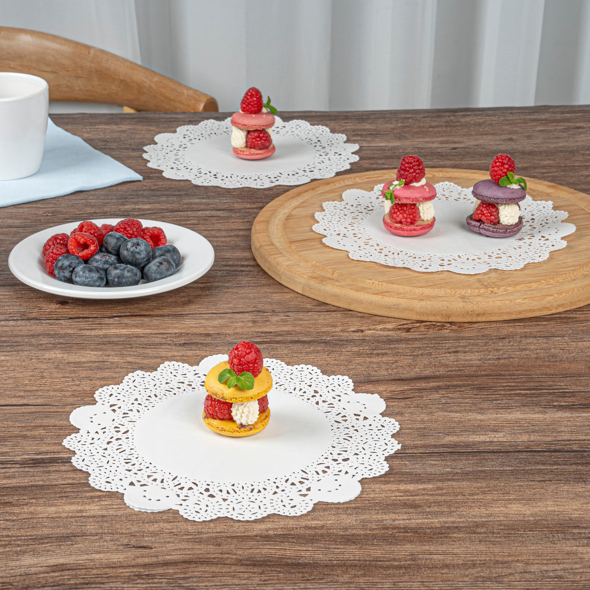 Pastry Tek Round White Paper Doilies - Lace - 8" x 8" - 100 count box