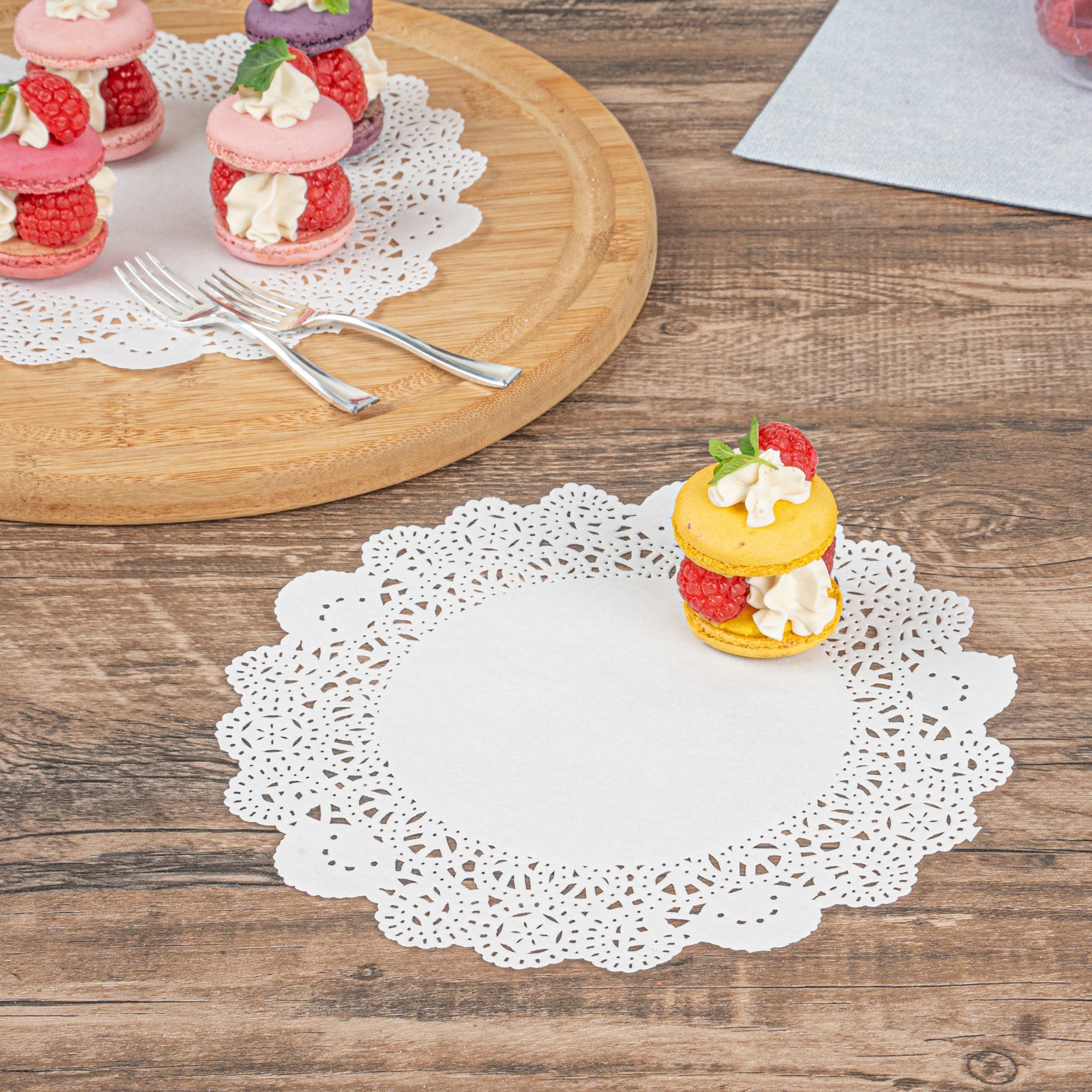 Pastry Tek Round White Paper Doilies - Lace - 8" x 8" - 4000 count box