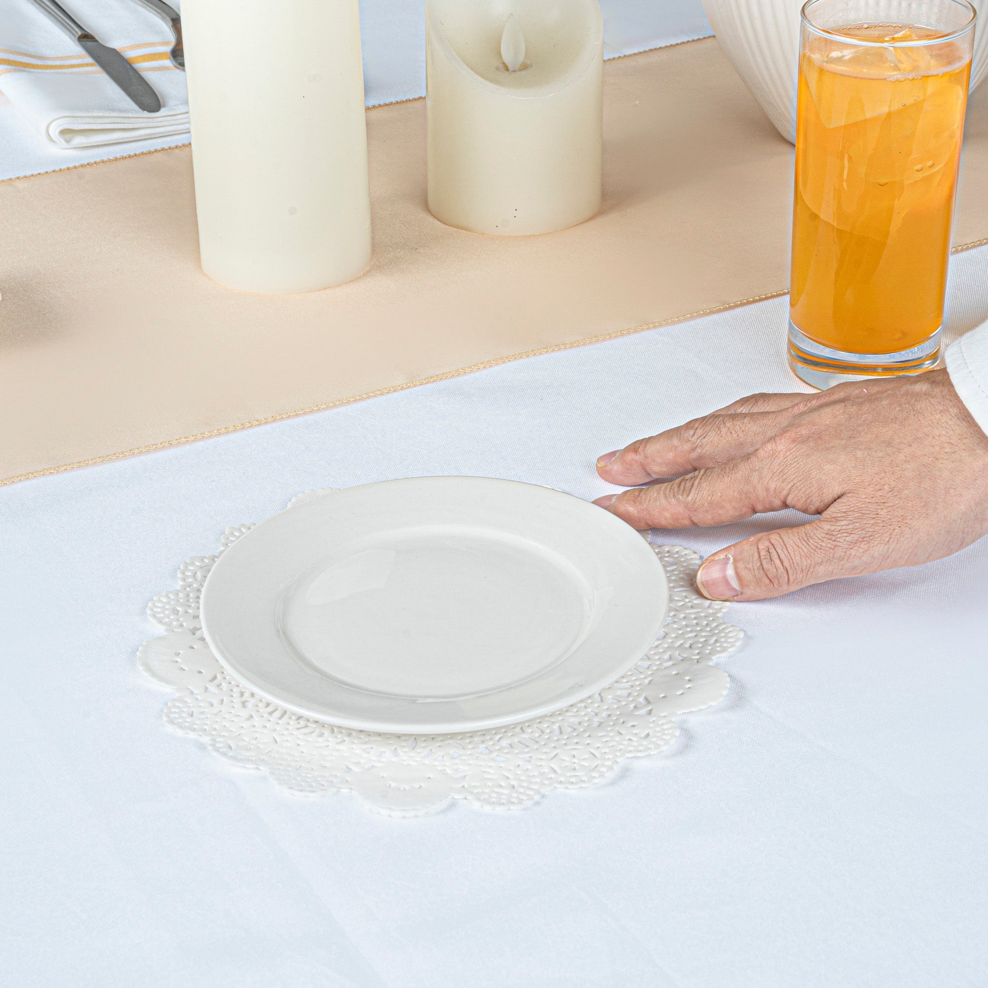 Pastry Tek Round White Paper Doilies - Lace - 8" x 8" - 4000 count box