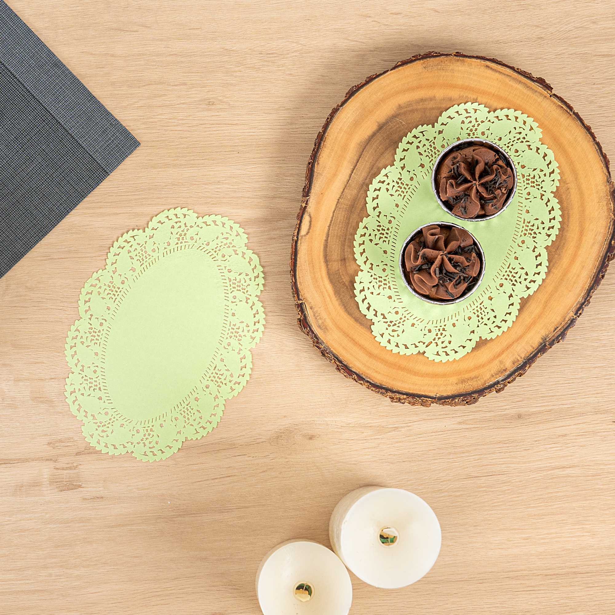 Pastry Tek Oval Green Paper Doilies - Lace - 9" x 6 1/2" - 4000 count box