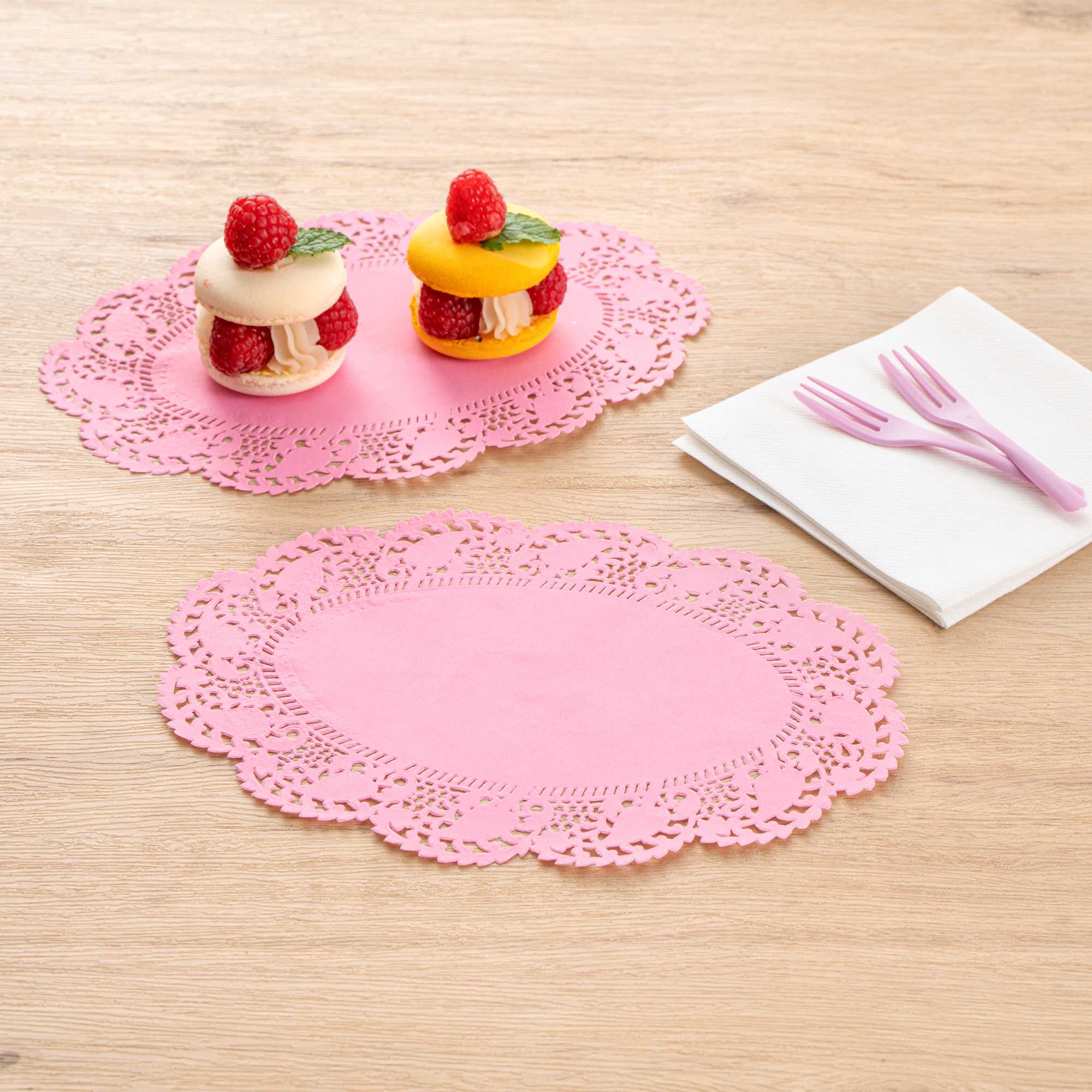 Pastry Tek Oval Pink Paper Doilies - Lace - 9" x 6 1/2" - 4000 count box