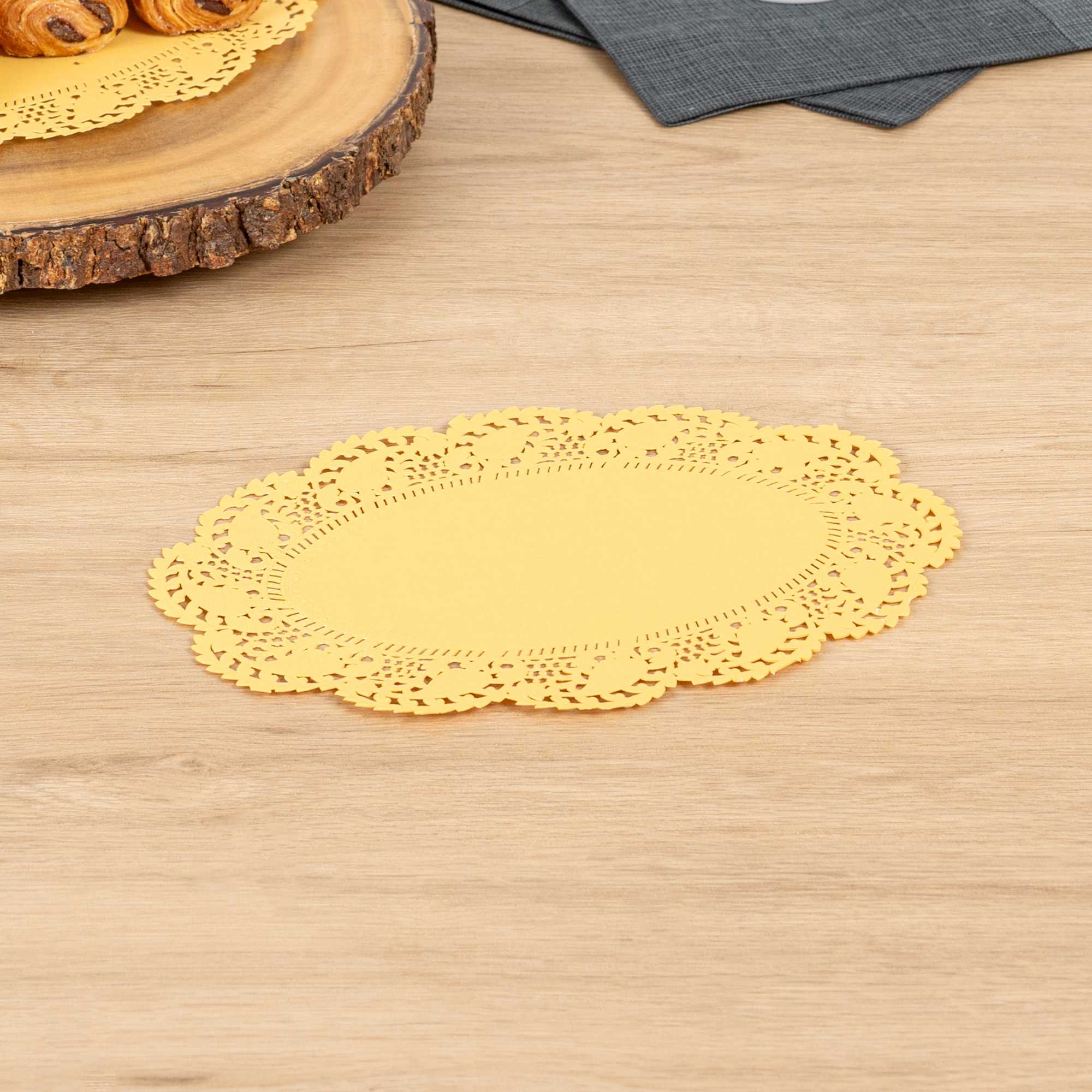 Pastry Tek Oval Orange Paper Doilies - Lace - 9" x 6 1/2" - 100 count box