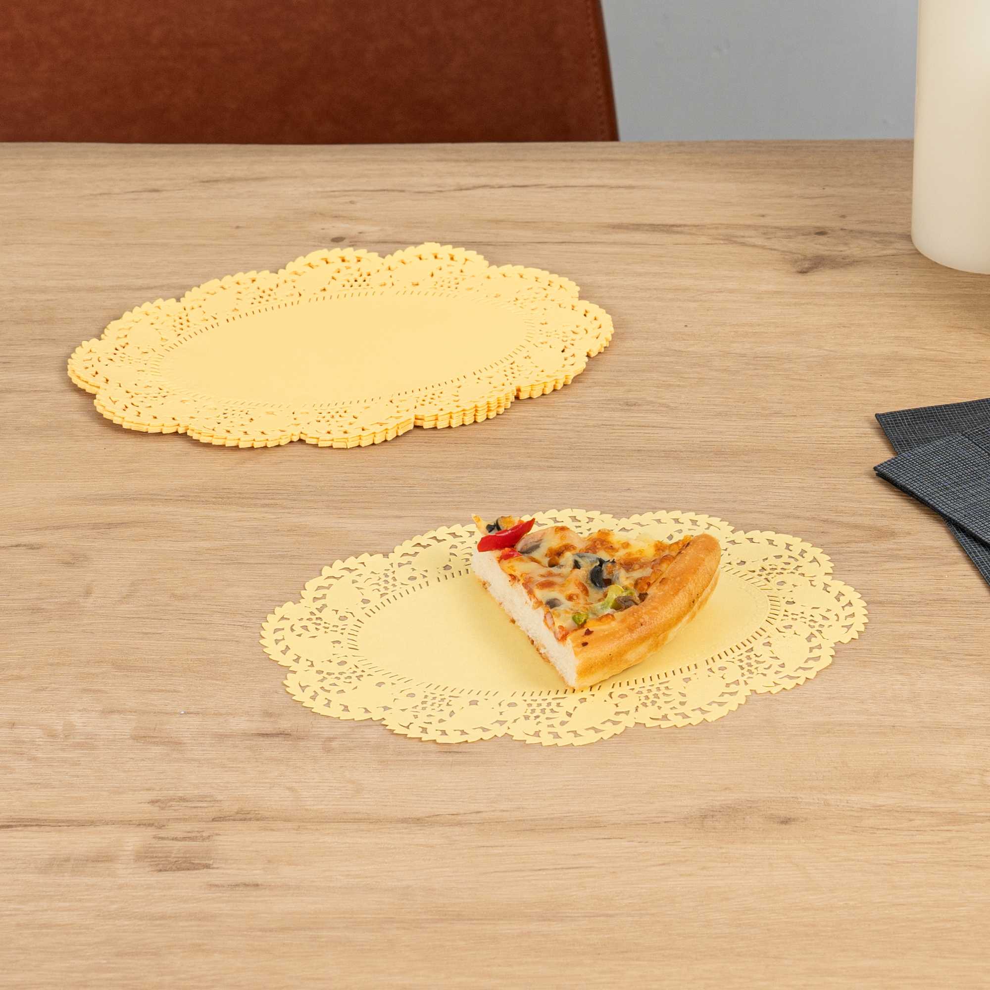 Pastry Tek Oval Yellow Paper Doilies - Lace - 9" x 6 1/2" - 100 count box