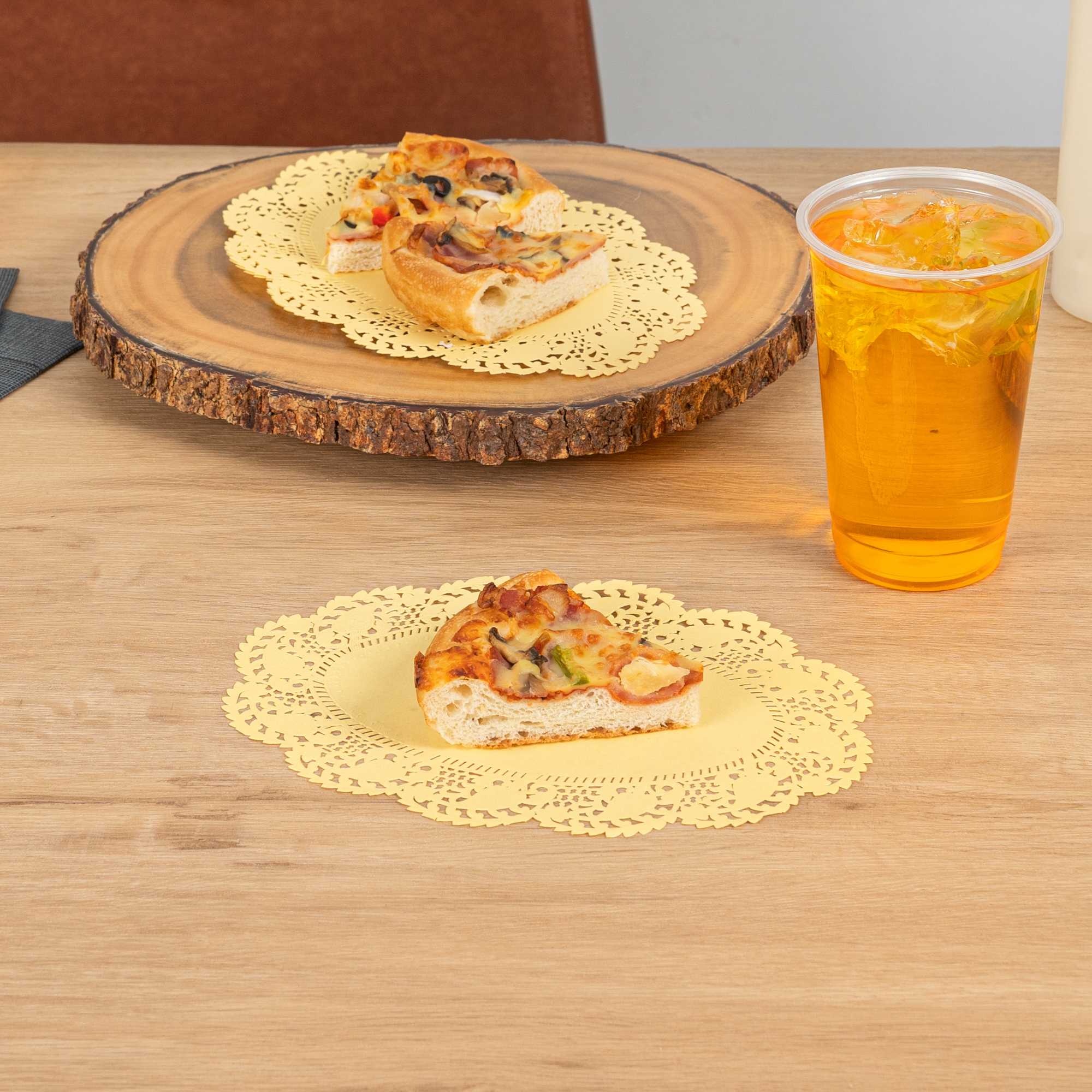 Pastry Tek Oval Yellow Paper Doilies - Lace - 9" x 6 1/2" - 100 count box