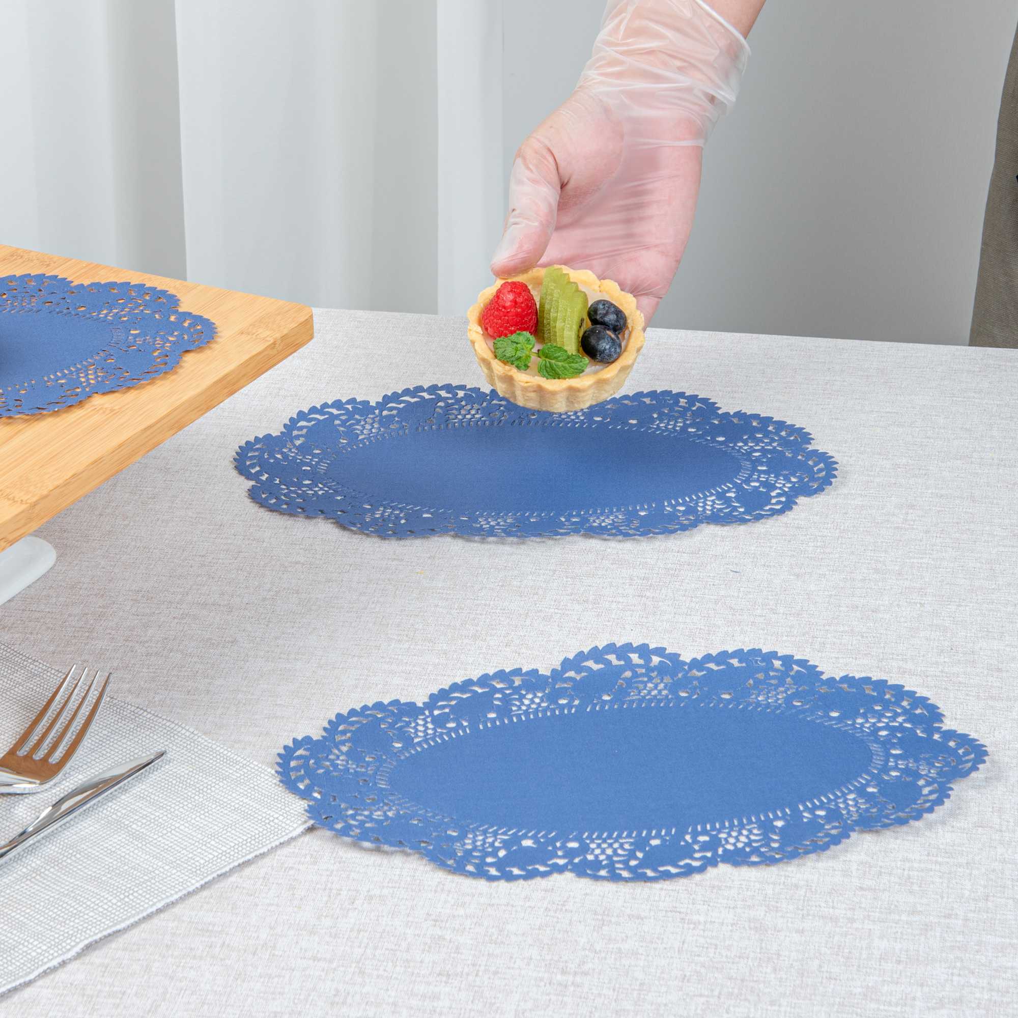Pastry Tek Oval Navy Blue Paper Doilies - Lace - 10 1/2" x 6 1/2" - 4000 count box