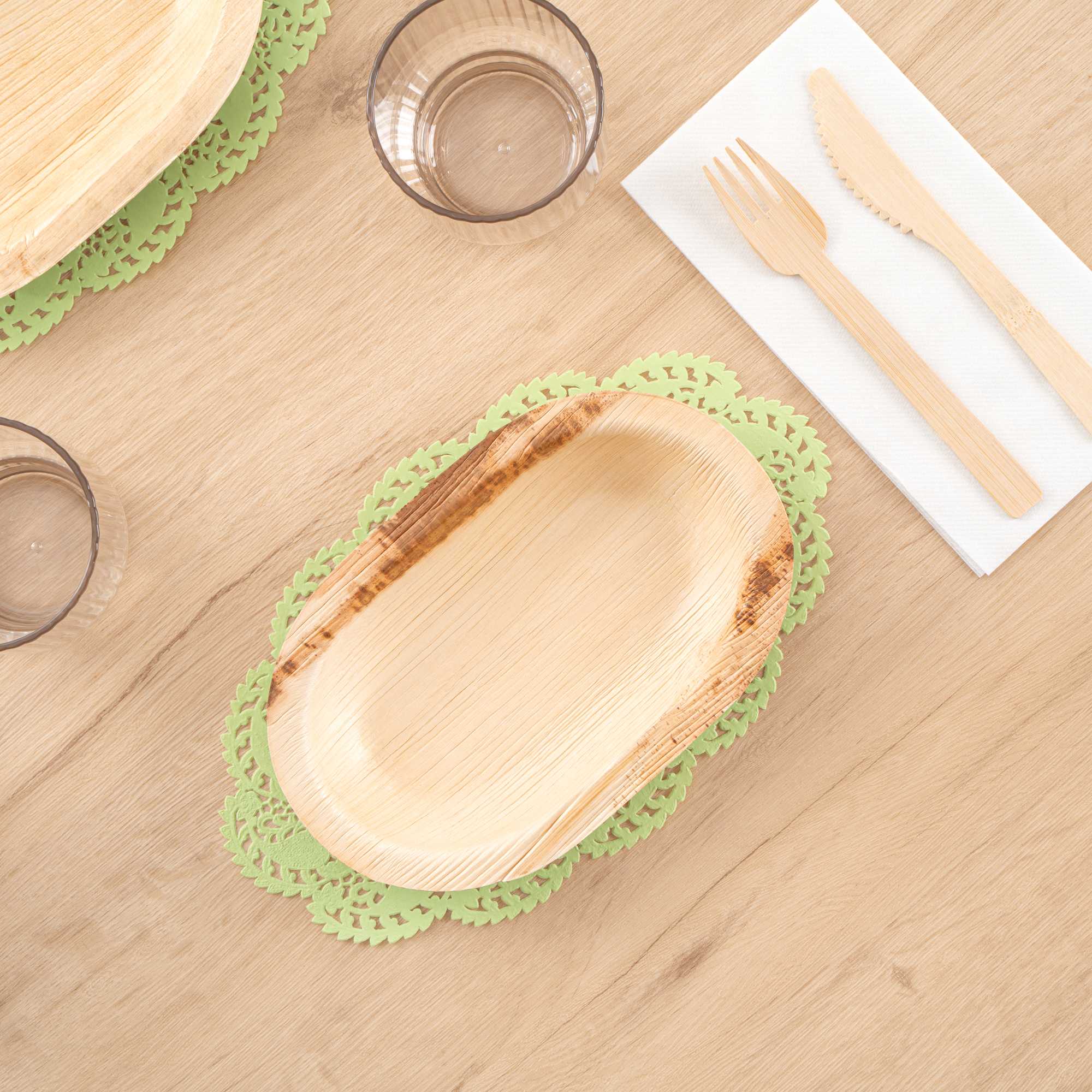 Pastry Tek Oval Green Paper Doilies - Lace - 10 1/2" x 6 1/2" - 4000 count box