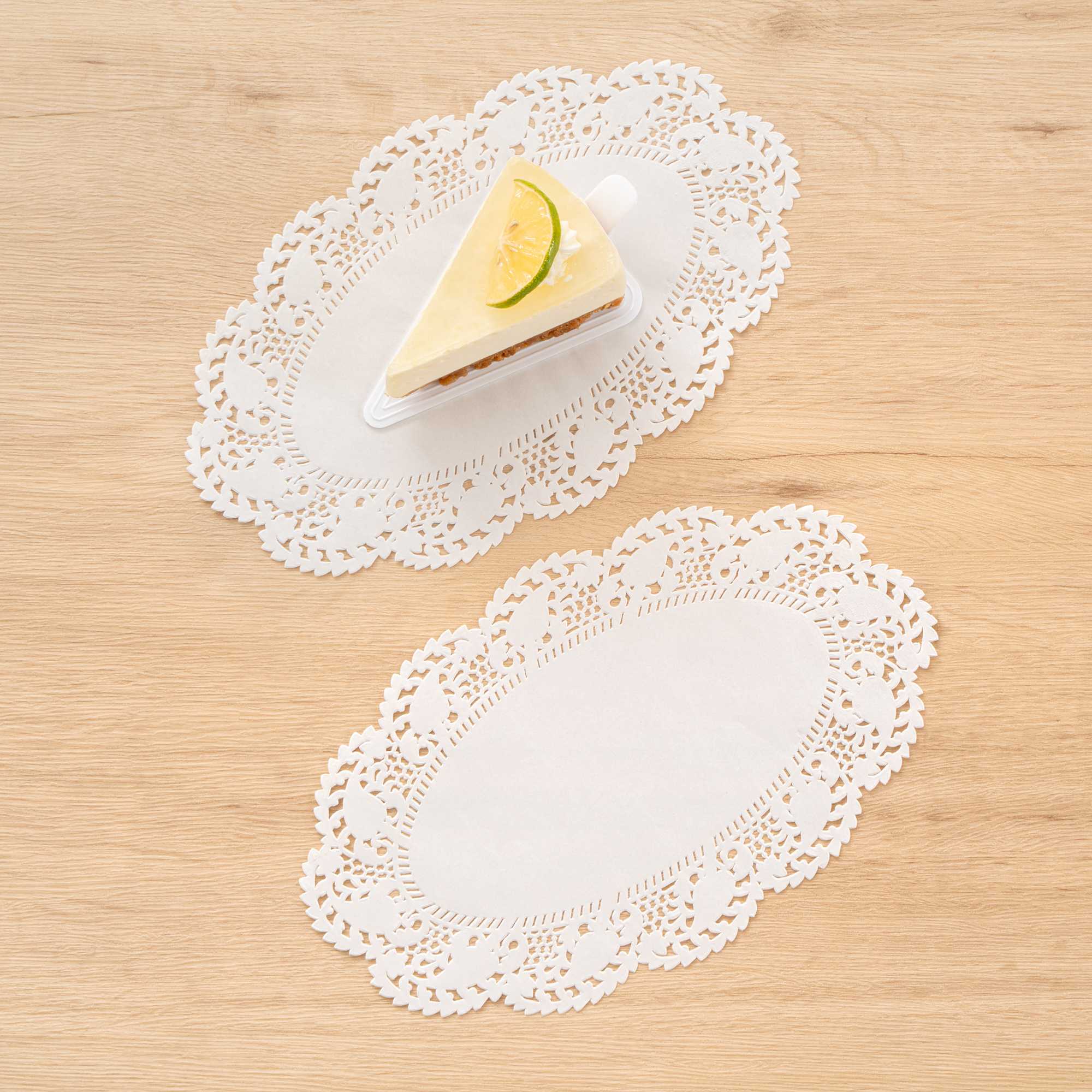Pastry Tek Oval White Paper Doilies - Lace - 10 1/2" x 6 1/2" - 100 count box