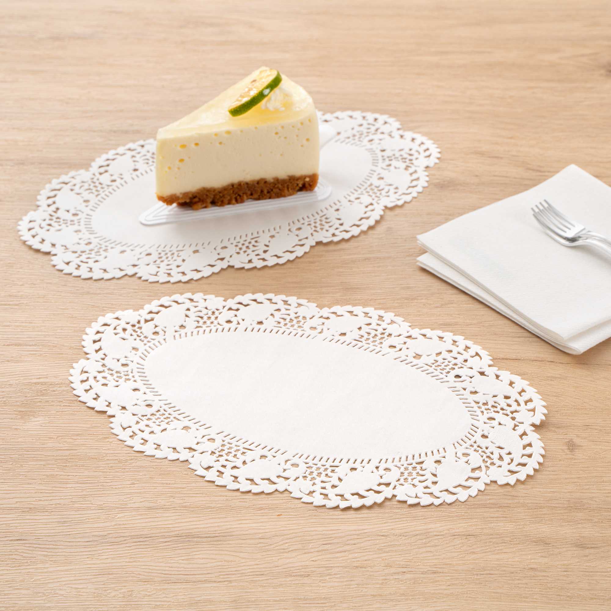 Pastry Tek Oval White Paper Doilies - Lace - 10 1/2" x 6 1/2" - 4000 count box