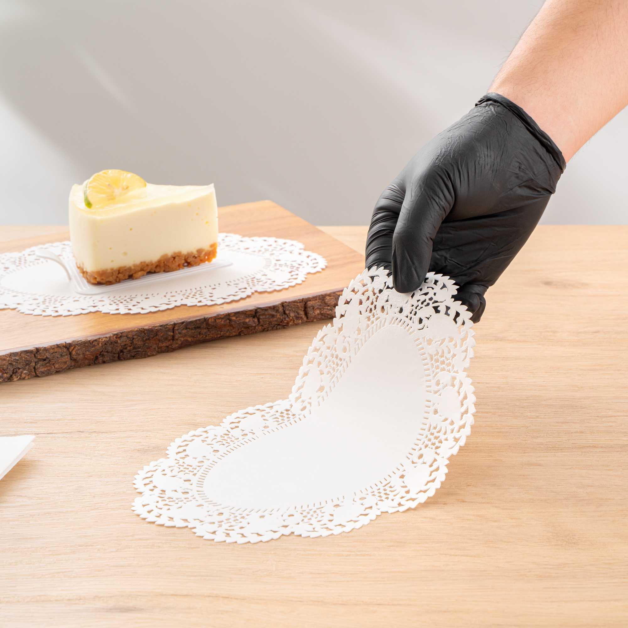 Pastry Tek Oval White Paper Doilies - Lace - 10 1/2" x 6 1/2" - 4000 count box