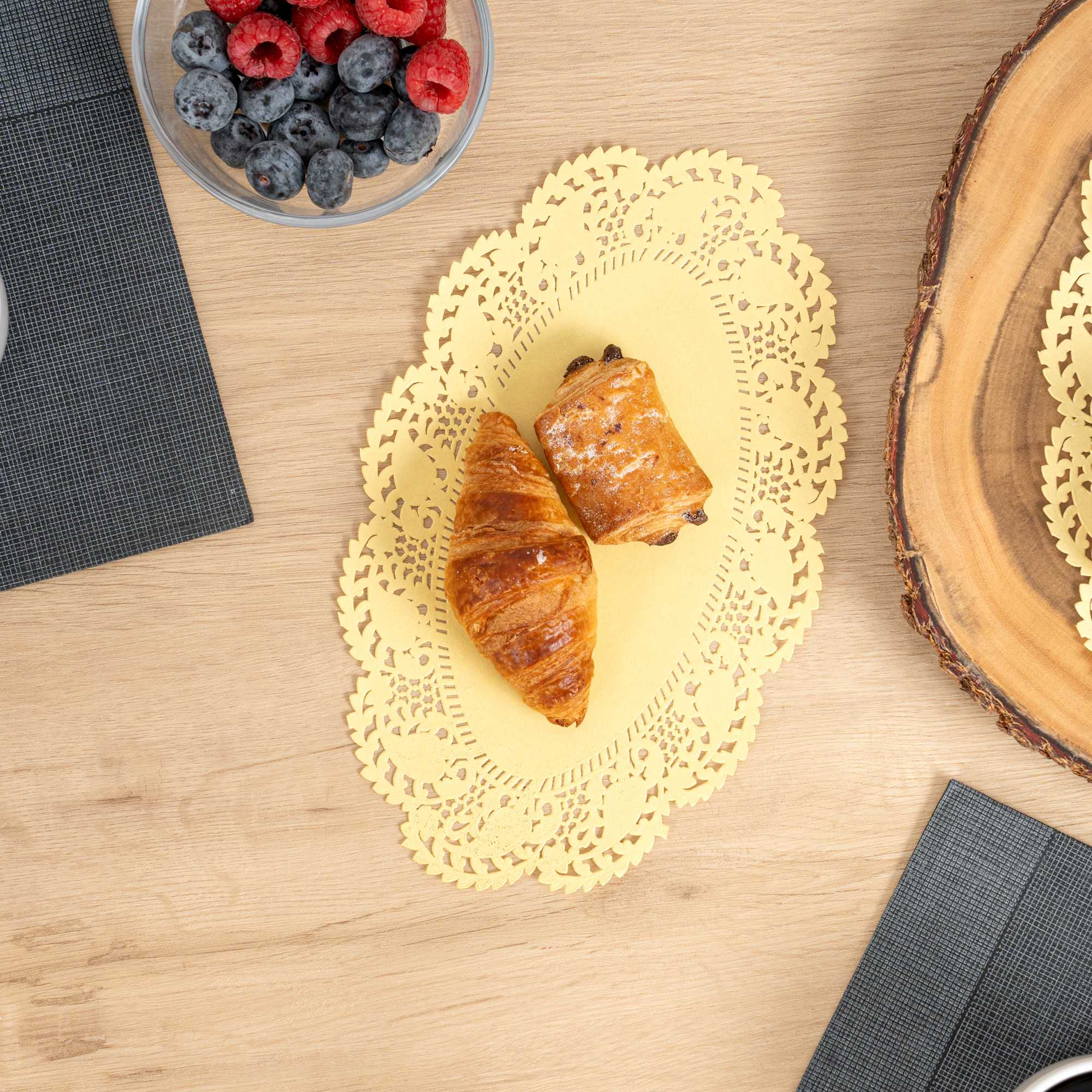 Pastry Tek Oval Yellow Paper Doilies - Lace - 10 1/2" x 6 1/2" - 100 count box