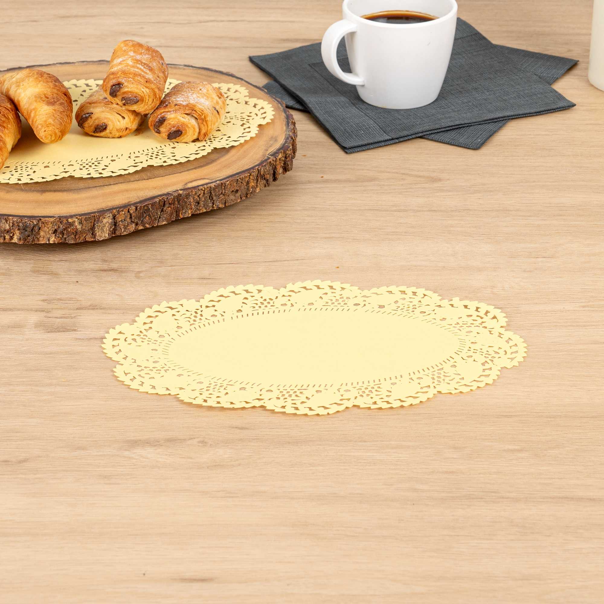 Pastry Tek Oval Yellow Paper Doilies - Lace - 10 1/2" x 6 1/2" - 4000 count box