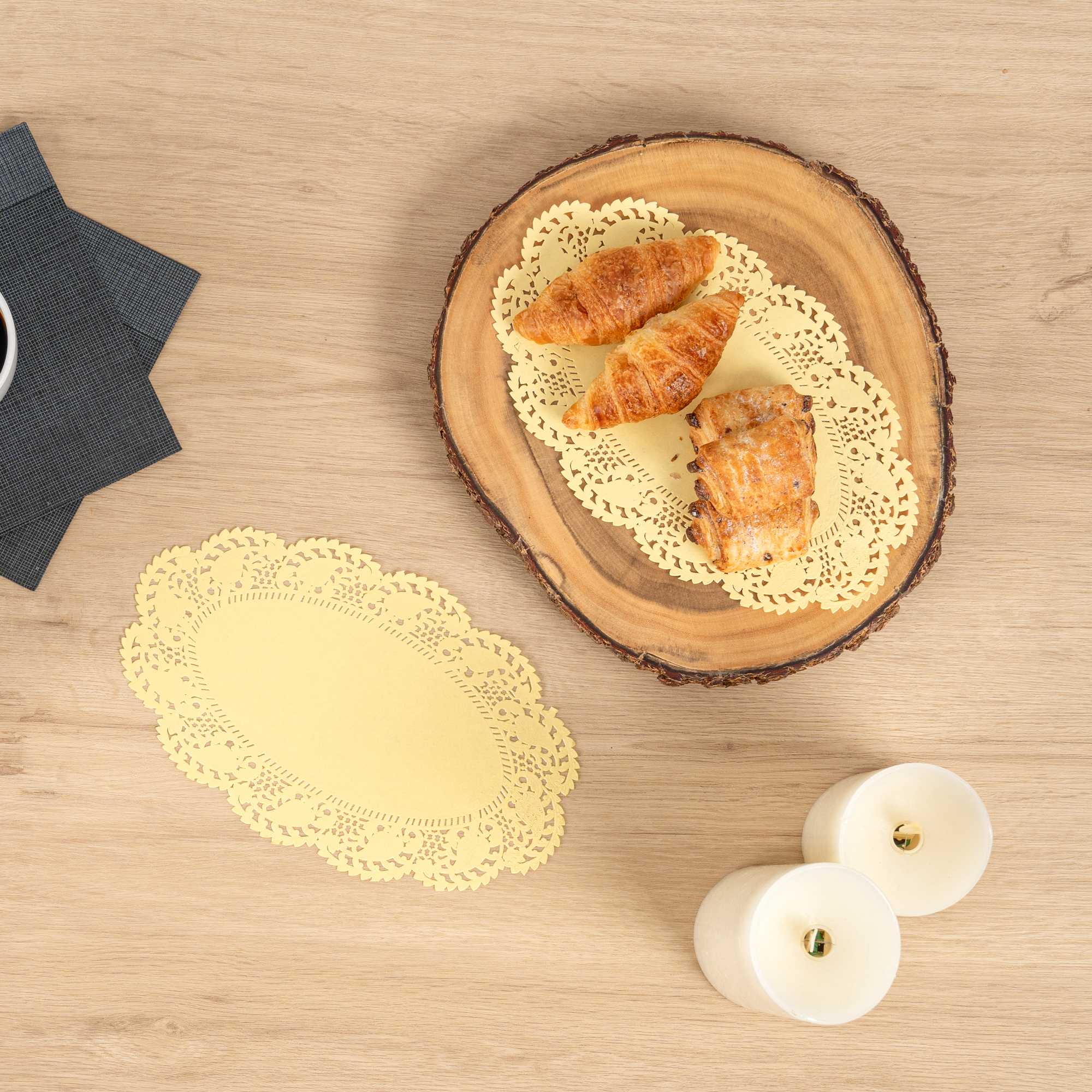 Pastry Tek Oval Yellow Paper Doilies - Lace - 10 1/2" x 6 1/2" - 4000 count box