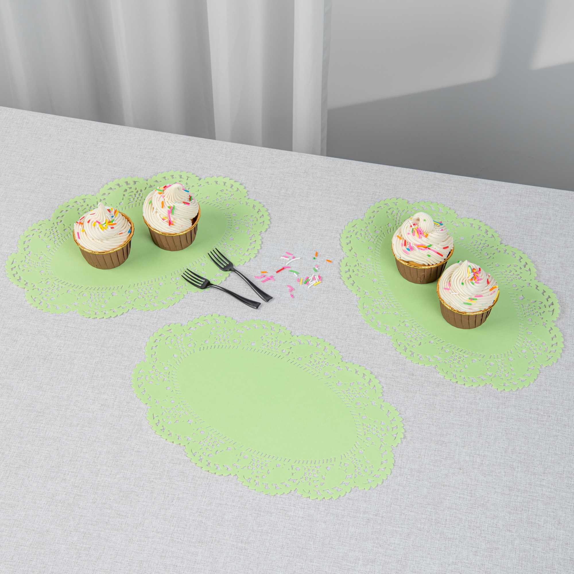 Pastry Tek Oval Green Paper Doilies - Lace - 12 1/2" x 8 1/2" - 4000 count box
