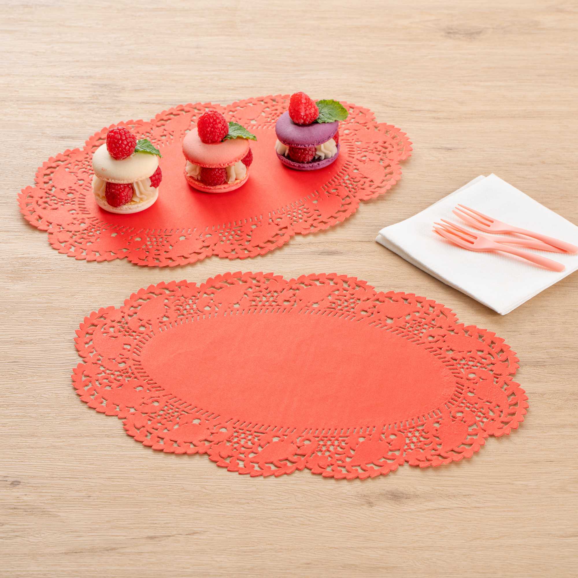 Pastry Tek Oval Red Paper Doilies - Lace - 12 1/2" x 8 1/2" - 4000 count box