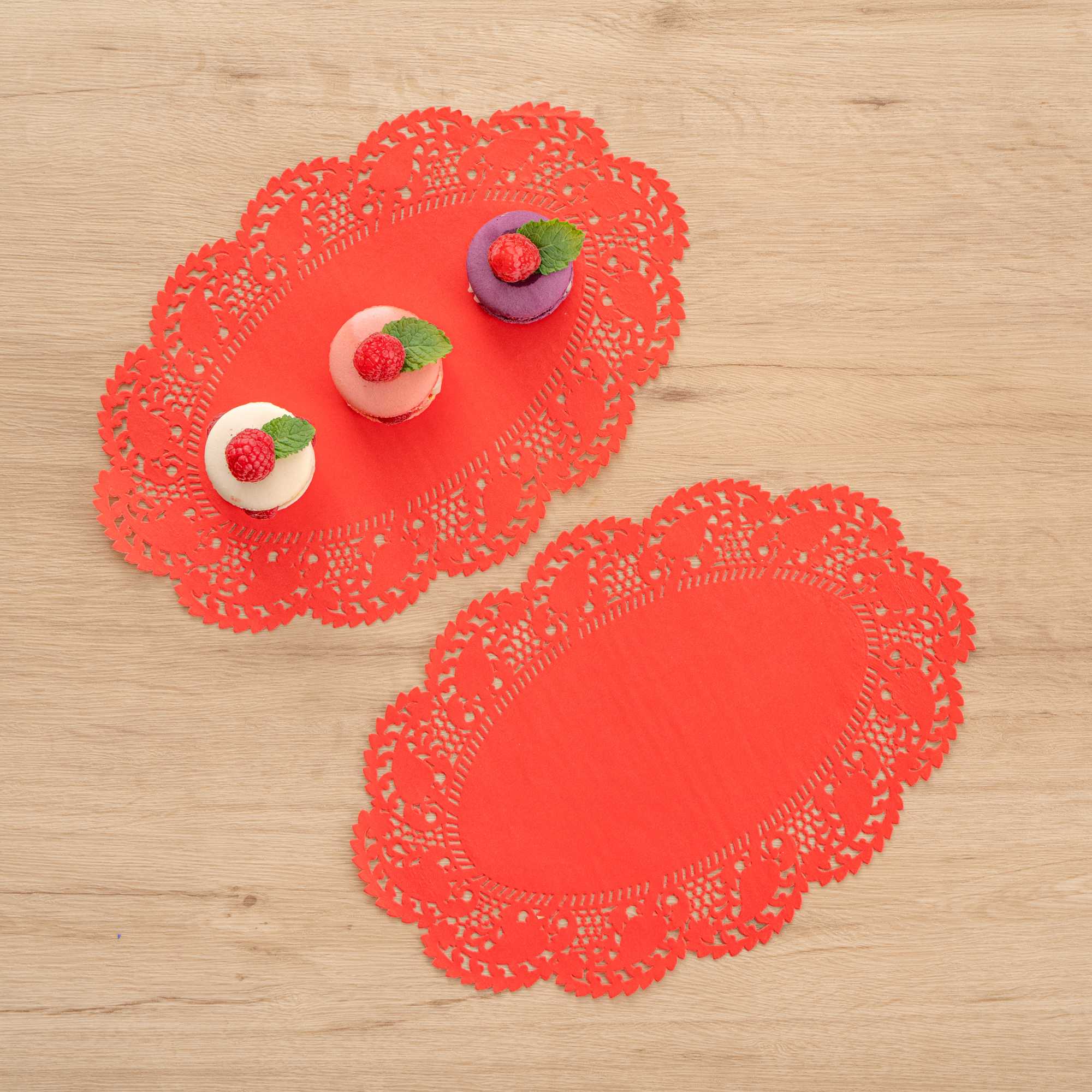 Pastry Tek Oval Red Paper Doilies - Lace - 12 1/2" x 8 1/2" - 4000 count box