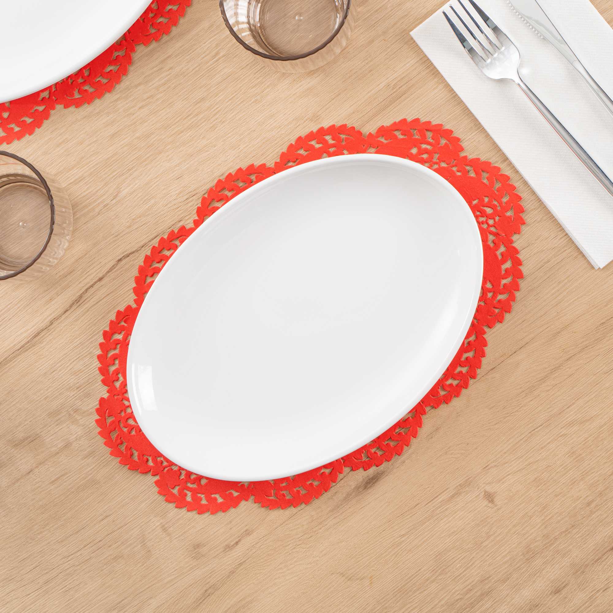 Pastry Tek Oval Red Paper Doilies - Lace - 12 1/2" x 8 1/2" - 4000 count box