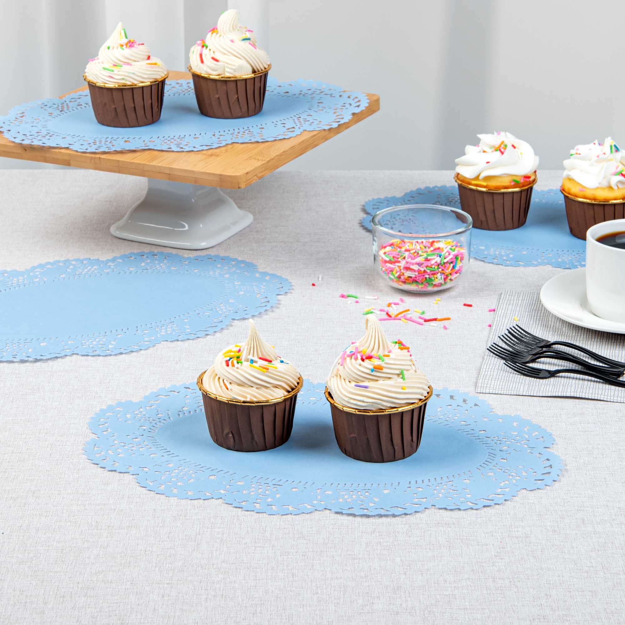 Pastry Tek Oval Sky Blue Paper Doilies - Lace - 12 1/2" x 8 1/2" - 100 count box
