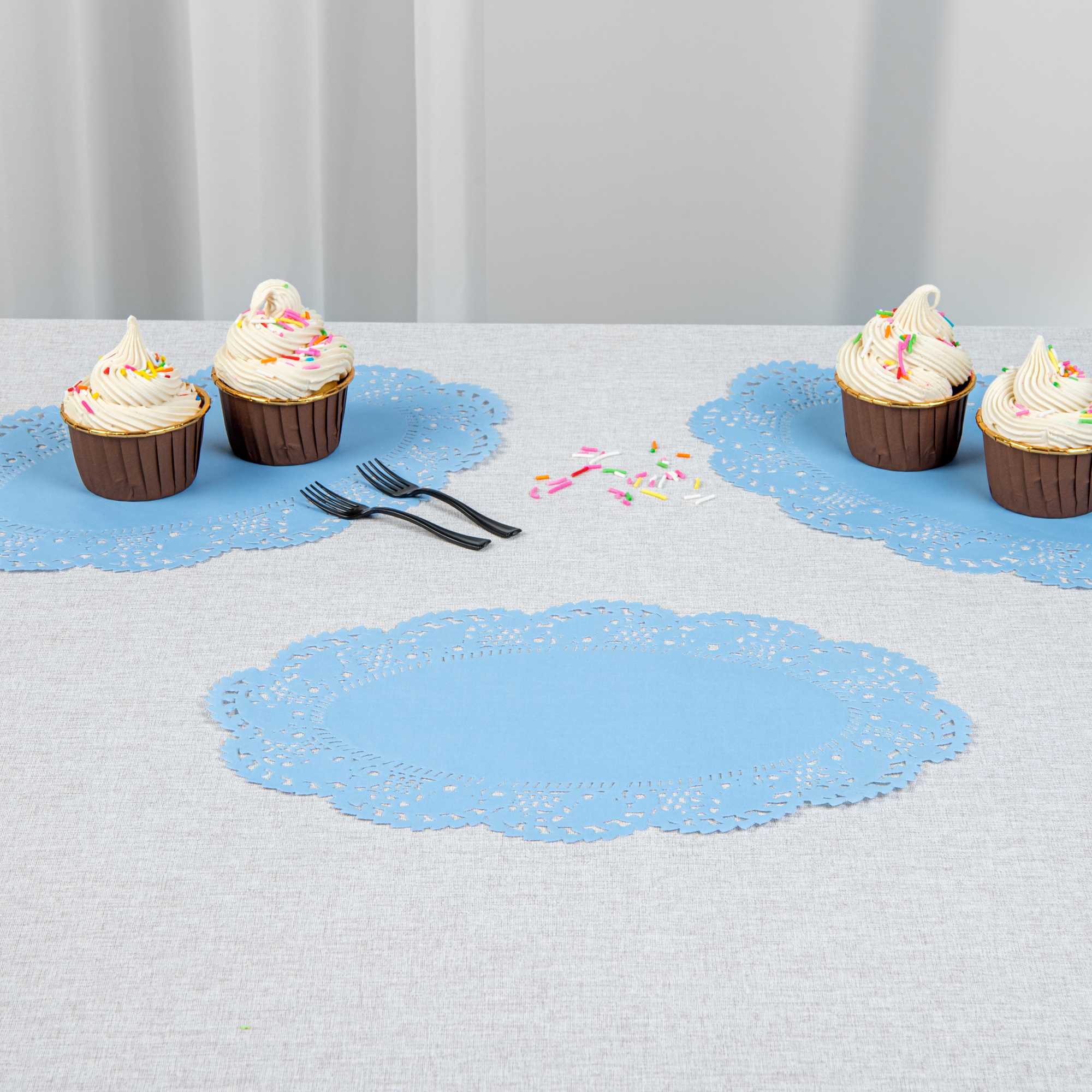 Pastry Tek Oval Sky Blue Paper Doilies - Lace - 12 1/2" x 8 1/2" - 4000 count box
