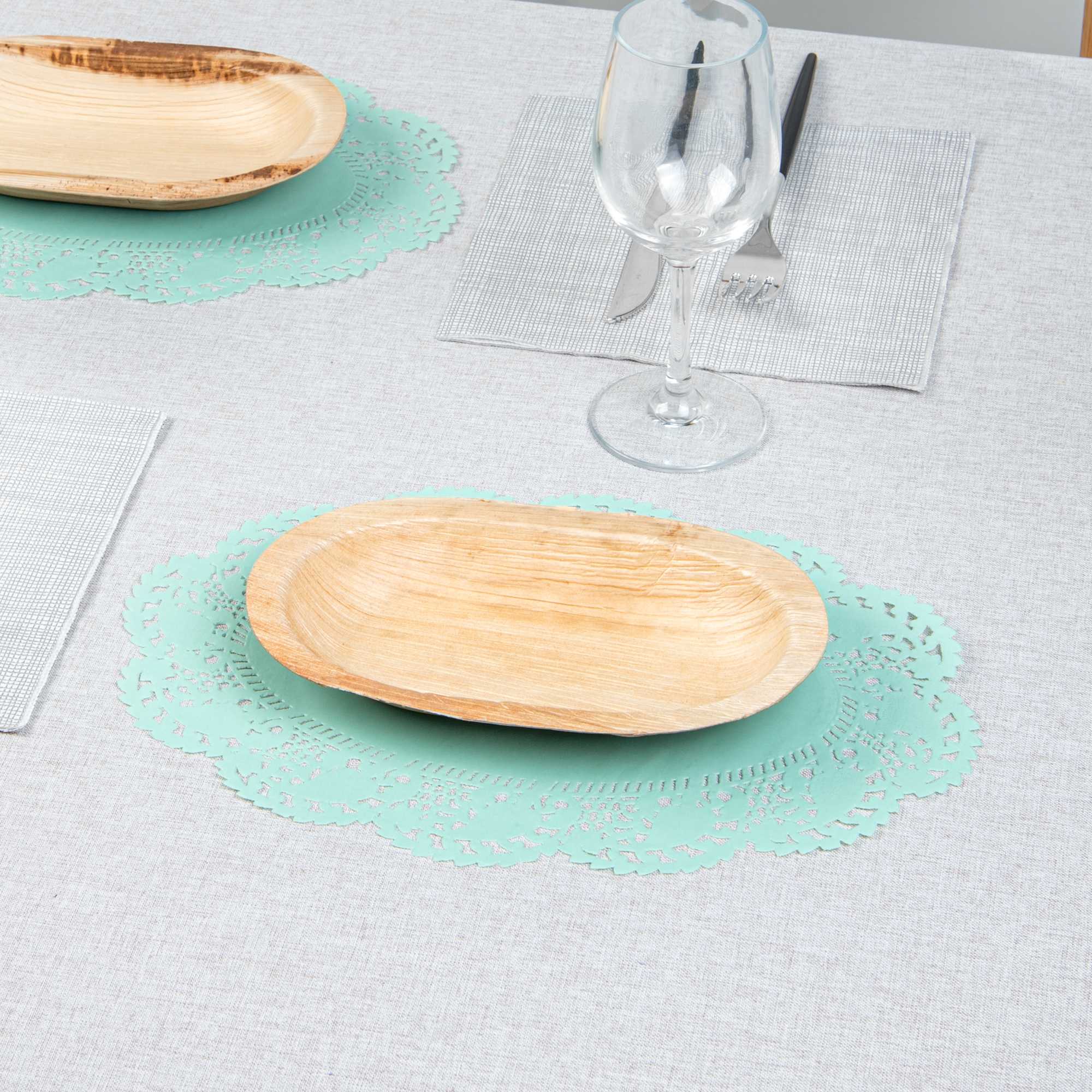 Pastry Tek Oval Teal Paper Doilies - Lace - 12 1/2" x 8 1/2" - 100 count box