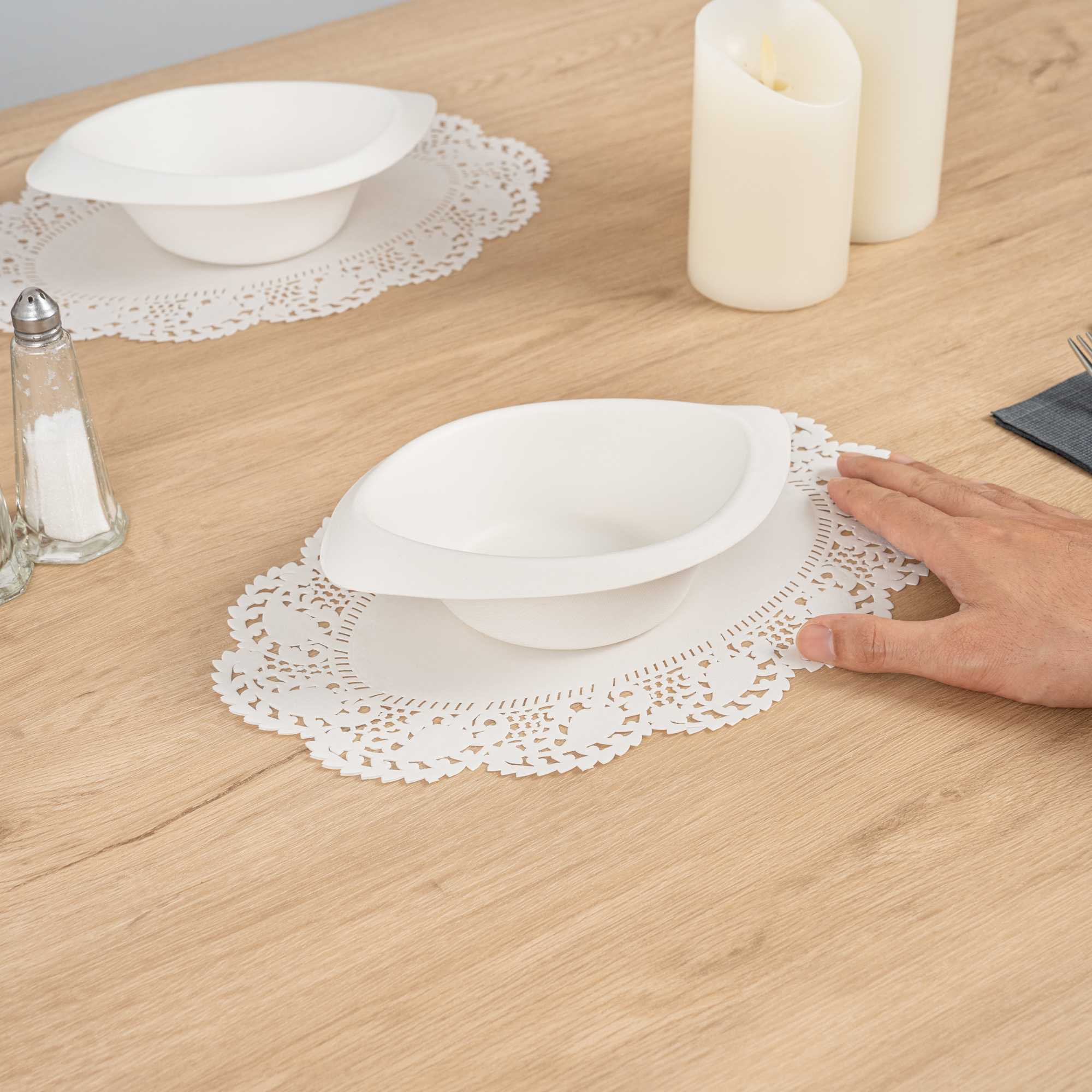 Pastry Tek Oval White Paper Doilies - Lace - 12 1/2" x 8 1/2" - 4000 count box