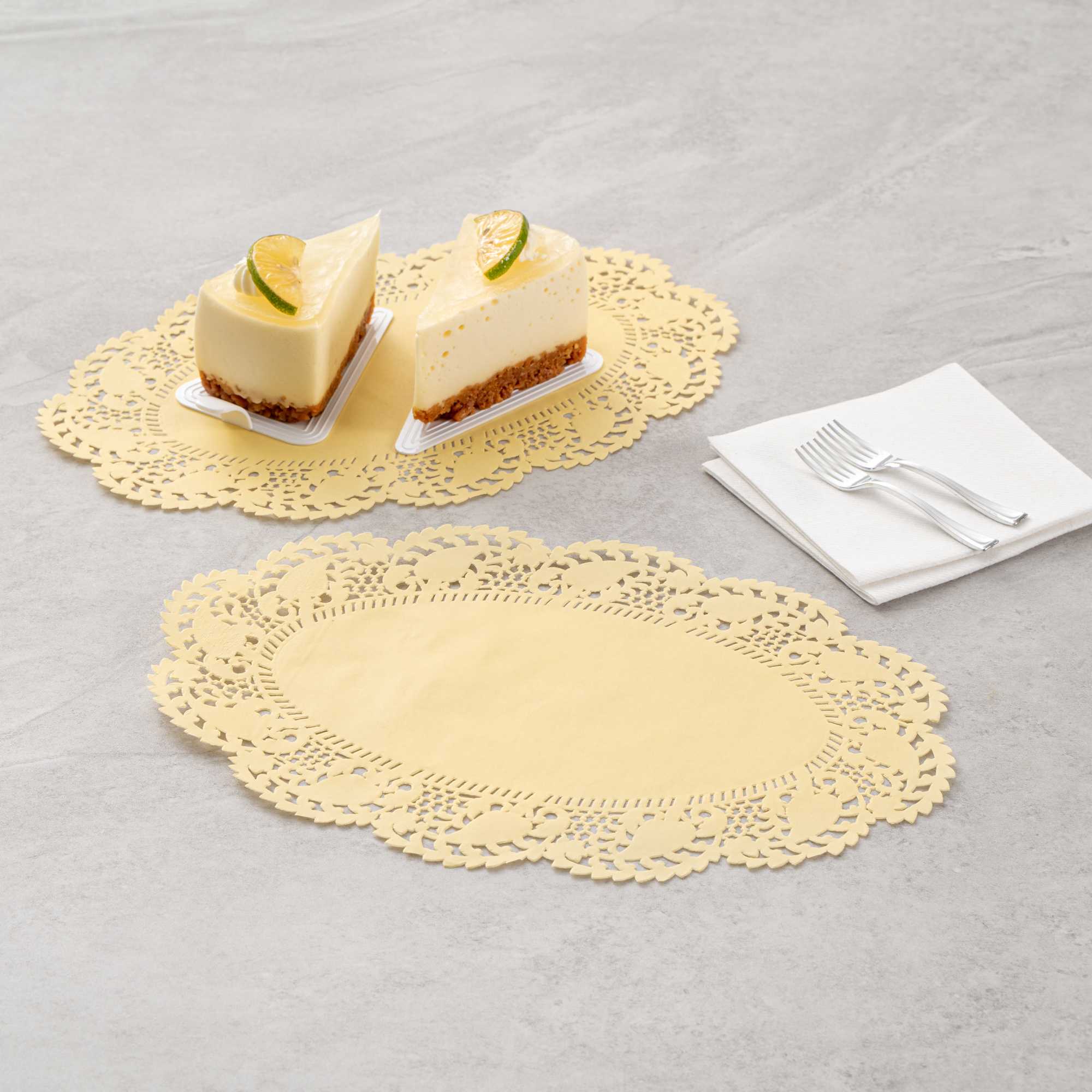 Pastry Tek Oval Yellow Paper Doilies - Lace - 12 1/2" x 8 1/2" - 4000 count box