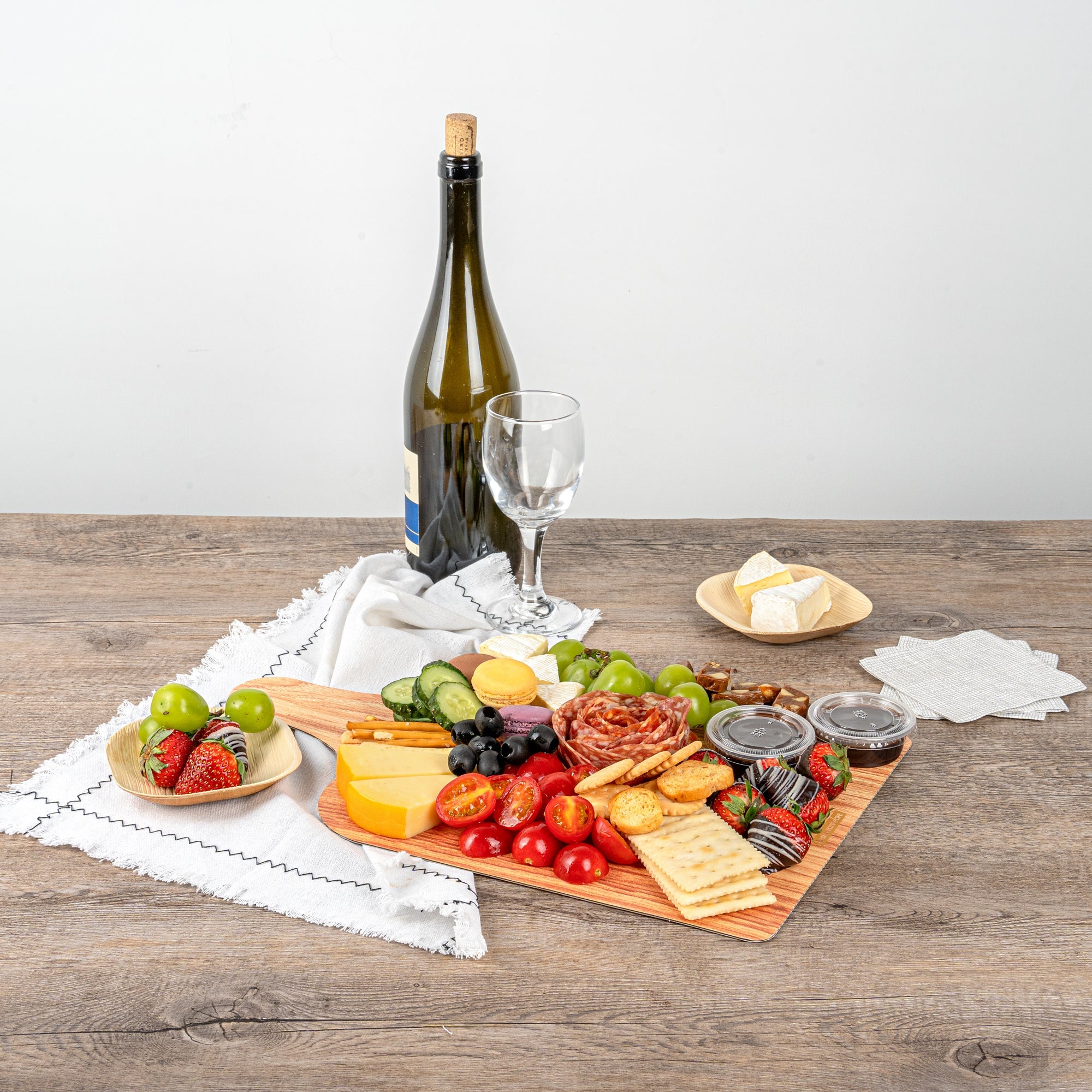 Cater Tek Natural Cheese / Charcuterie Board - Faux Wood - 15 3/4" x 9 3/4" - 100 count box