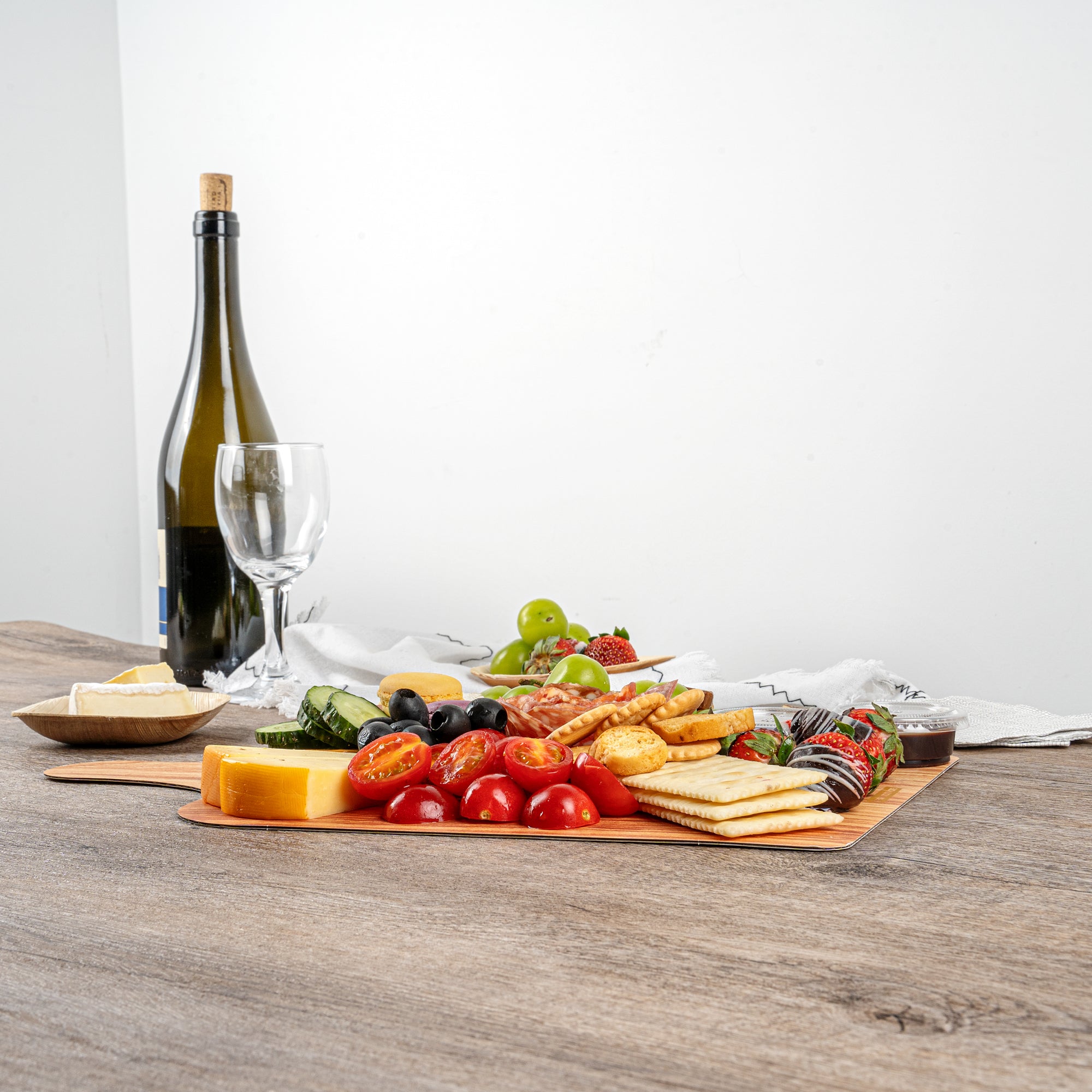 Cater Tek Natural Cheese / Charcuterie Board - Faux Wood - 15 3/4" x 9 3/4" - 100 count box