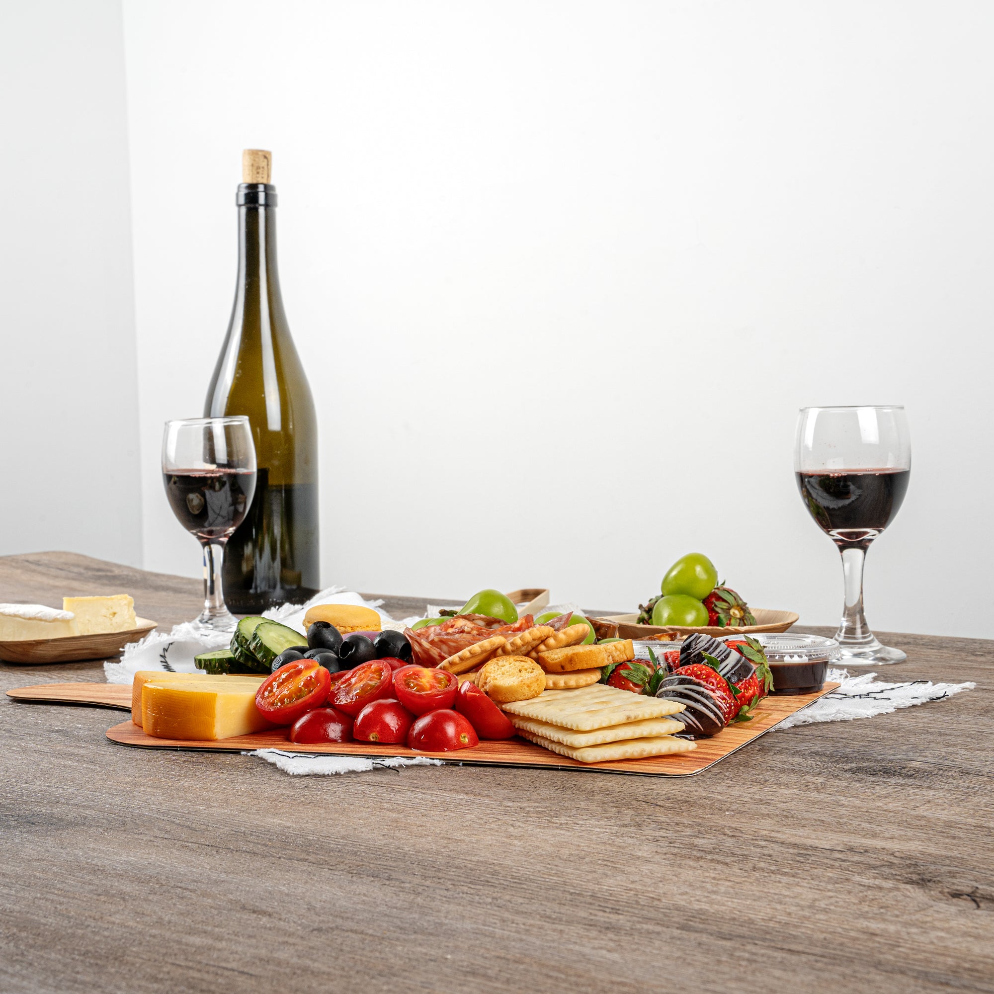 Cater Tek Natural Cheese / Charcuterie Board - Faux Wood - 15 3/4" x 9 3/4" - 100 count box