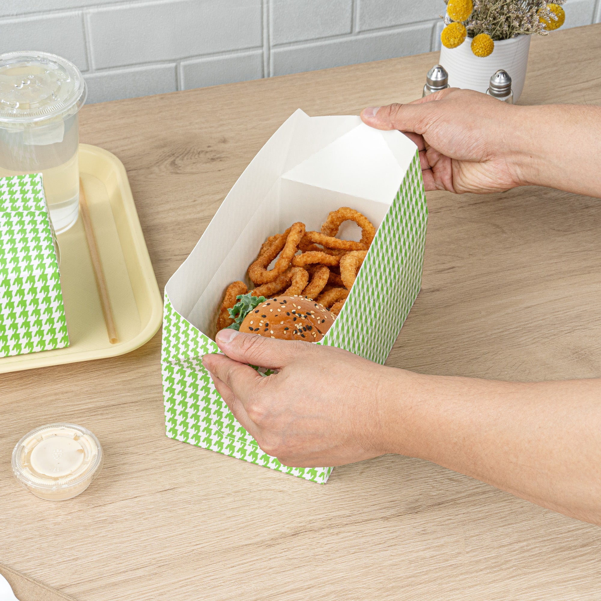 Bio Tek 71 oz Green Houndstooth Paper Lunch / Chicken Box - with Fast Top - 8 3/4" x 5" x 3" - 400 count box