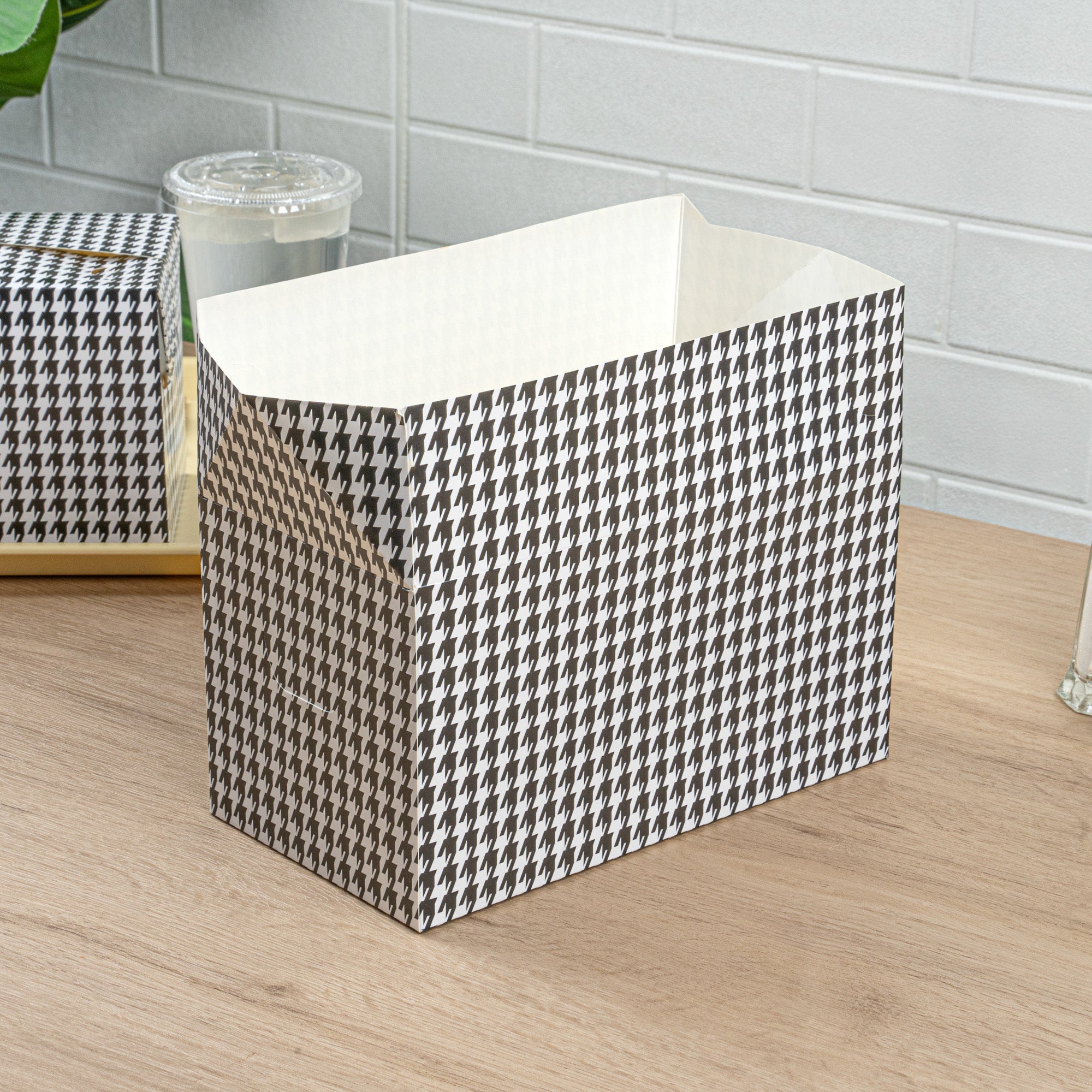 Bio Tek 80 oz Black Houndstooth Paper Lunch / Chicken Box - with Fast Top - 9" x 5" x 5" - 100 count box