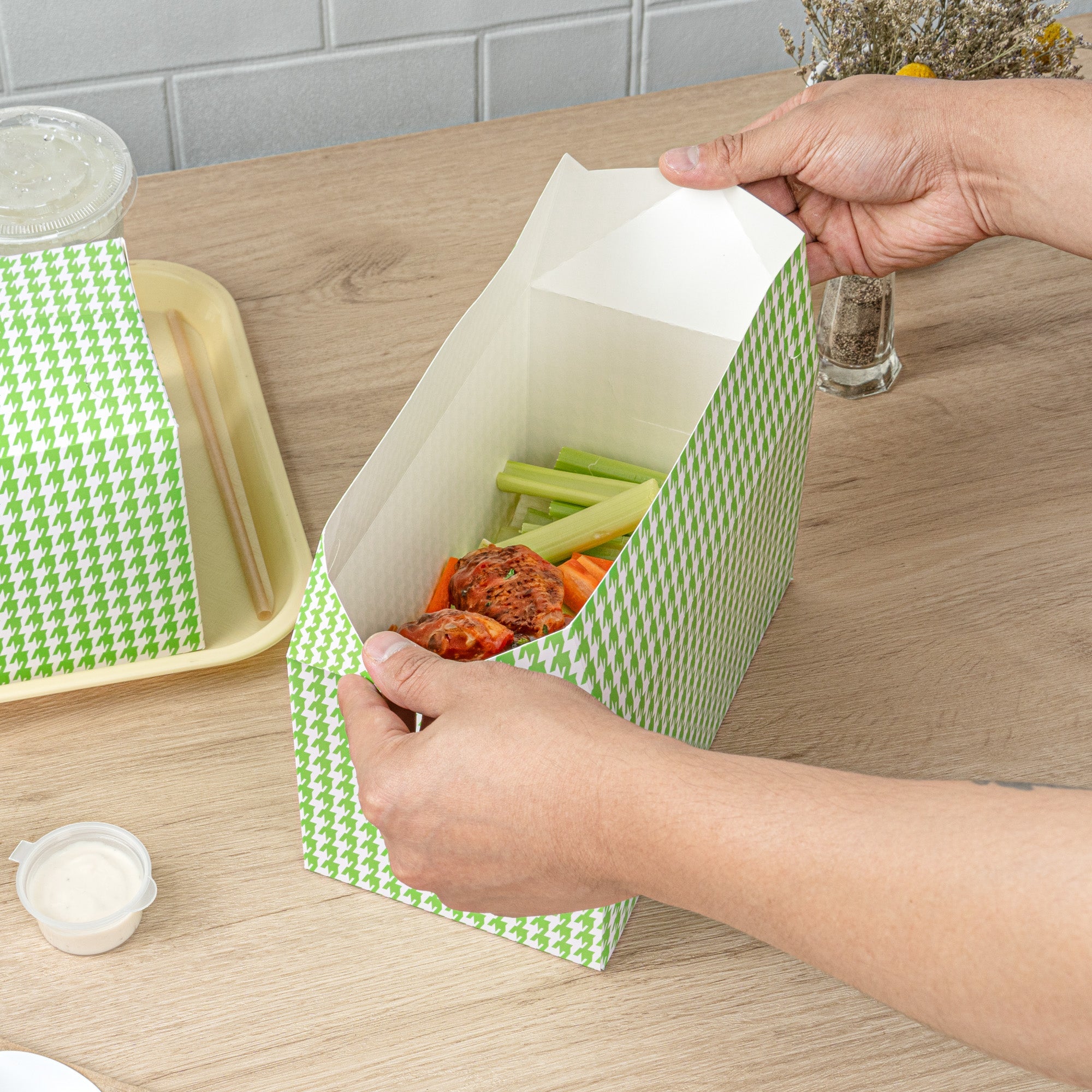 Bio Tek 80 oz Green Houndstooth Paper Lunch / Chicken Box - with Fast Top - 9" x 5" x 5" - 400 count box
