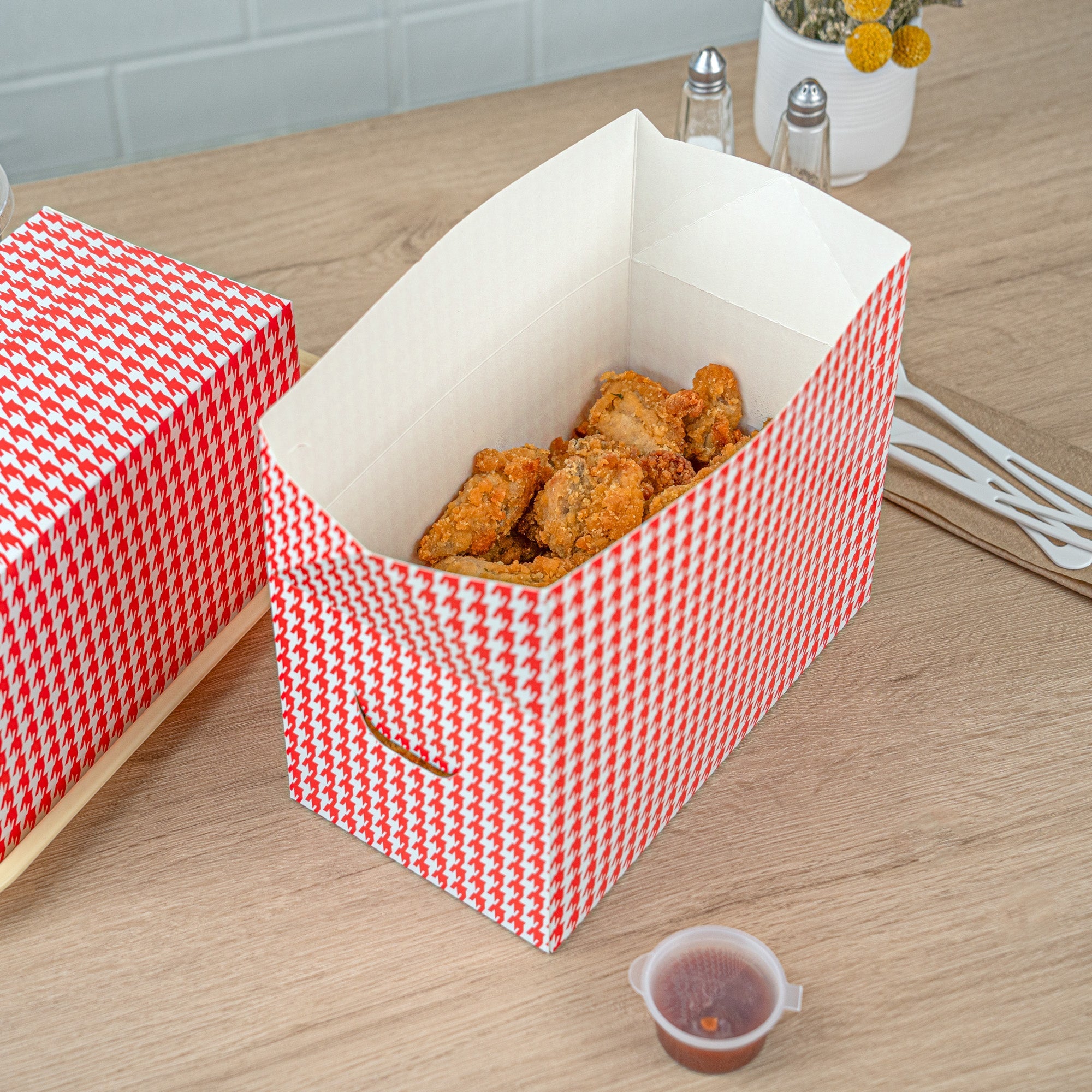 Bio Tek 80 oz Red Houndstooth Paper Lunch / Chicken Box - with Fast Top - 9" x 5" x 5" - 100 count box
