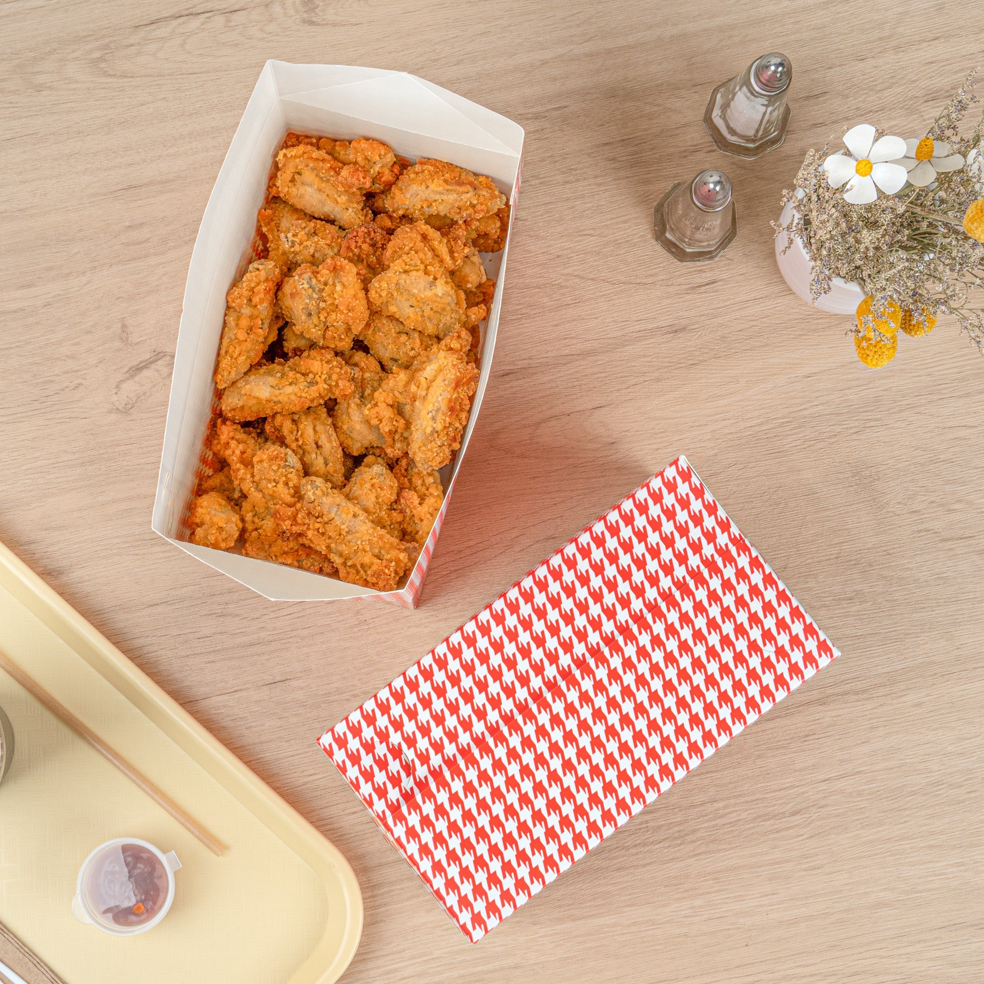 Bio Tek 80 oz Red Houndstooth Paper Lunch / Chicken Box - with Fast Top - 9" x 5" x 5" - 400 count box