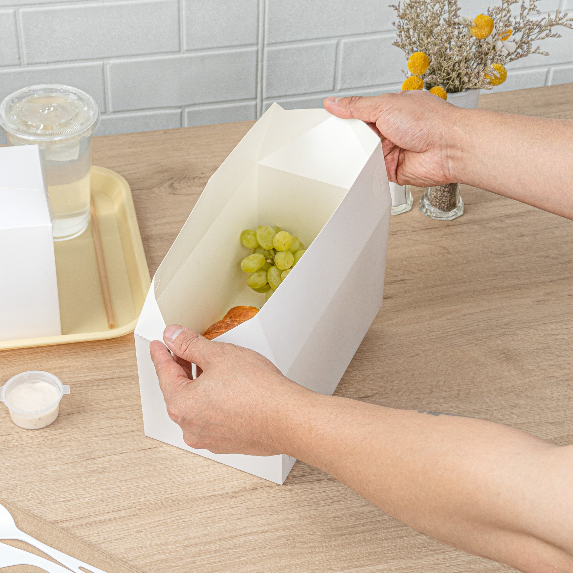 Bio Tek 80 oz White Paper Lunch / Chicken Box - with Fast Top - 9" x 5" x 5" - 400 count box