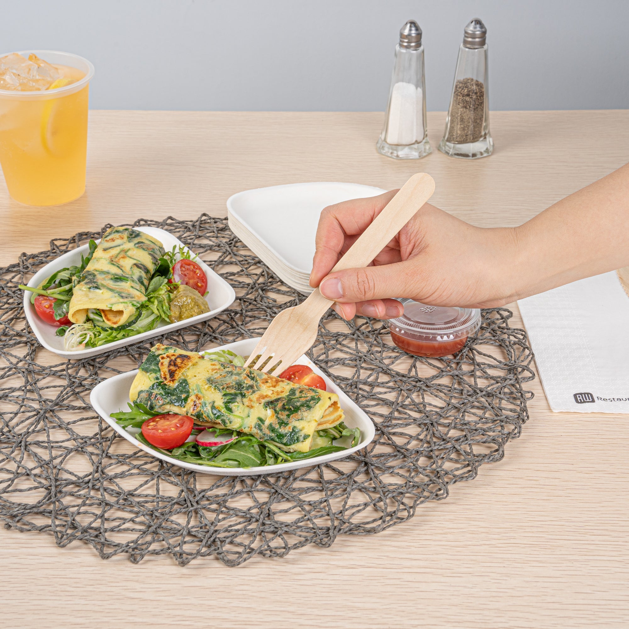 Pulp Safe Modular No PFAS Added White Sugarcane / Bagasse Plate - Home Compostable - 5 1/4" x 5 1/4" x 1/2" - 100 count box