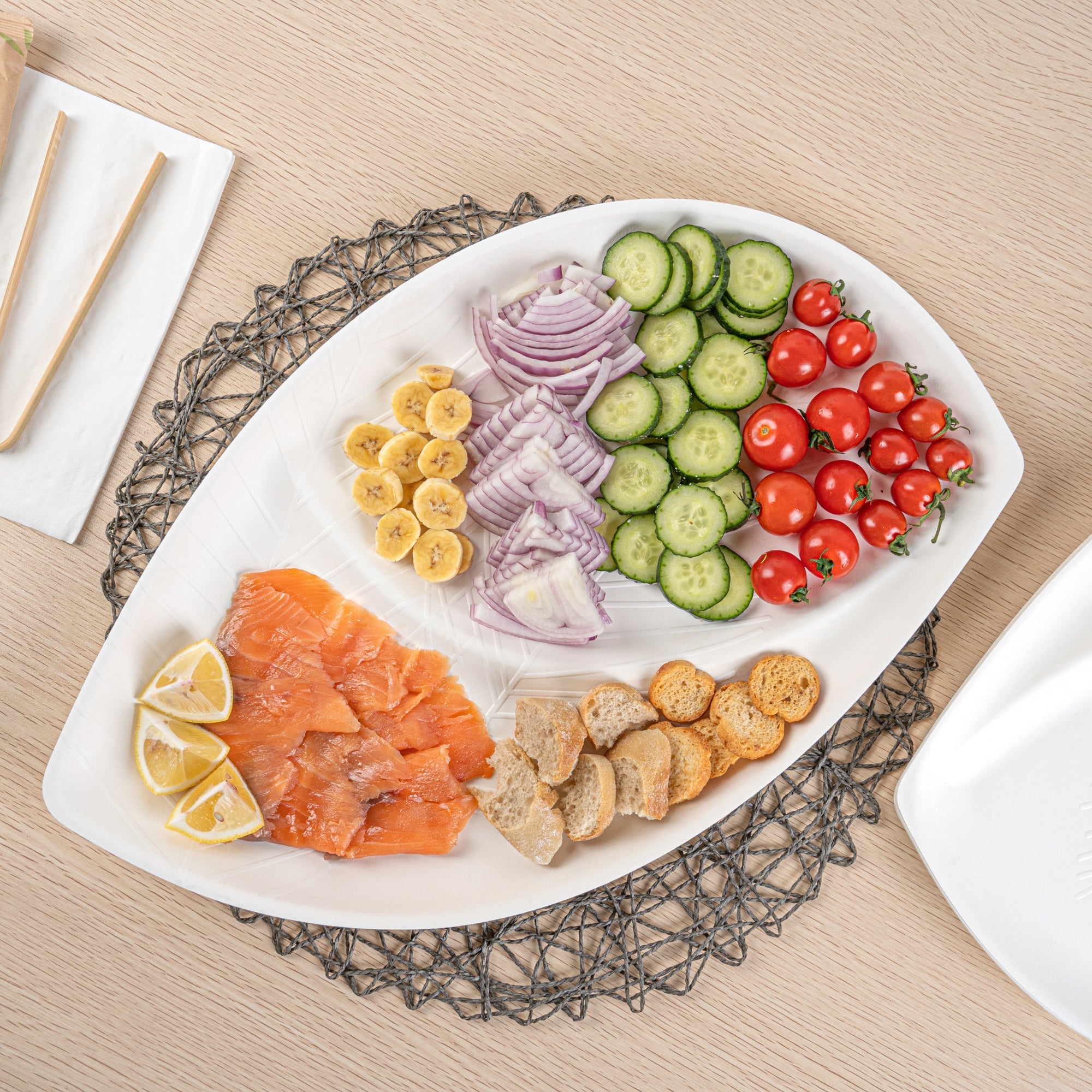 Pulp Safe Modular No PFAS Added White Sugarcane / Bagasse Tray - Home Compostable, 2 Compartments - 18 1/2" x 11 1/4" - 25 count box