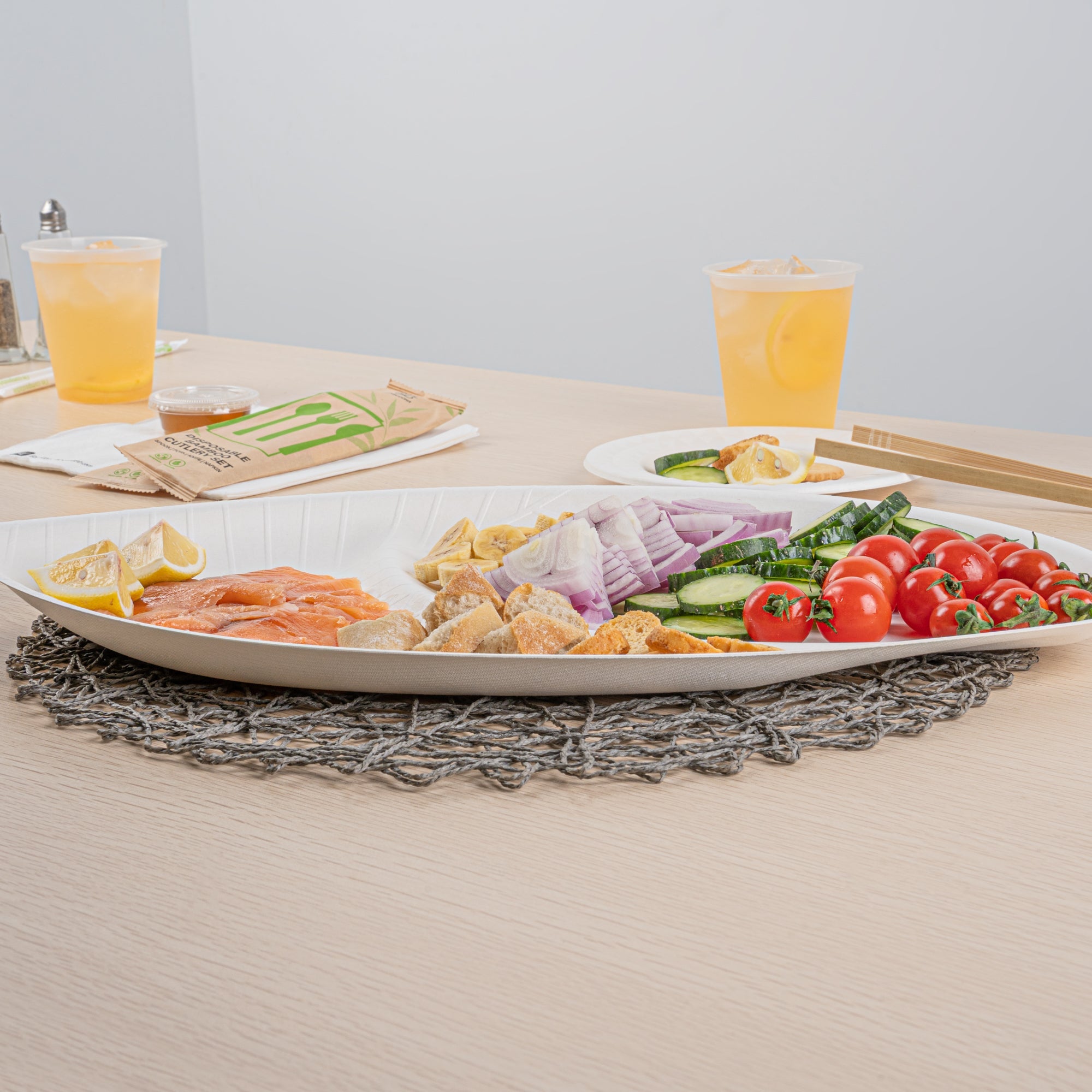 Pulp Safe Modular No PFAS Added White Sugarcane / Bagasse Tray - Home Compostable, 2 Compartments - 18 1/2" x 11 1/4" - 100 count box