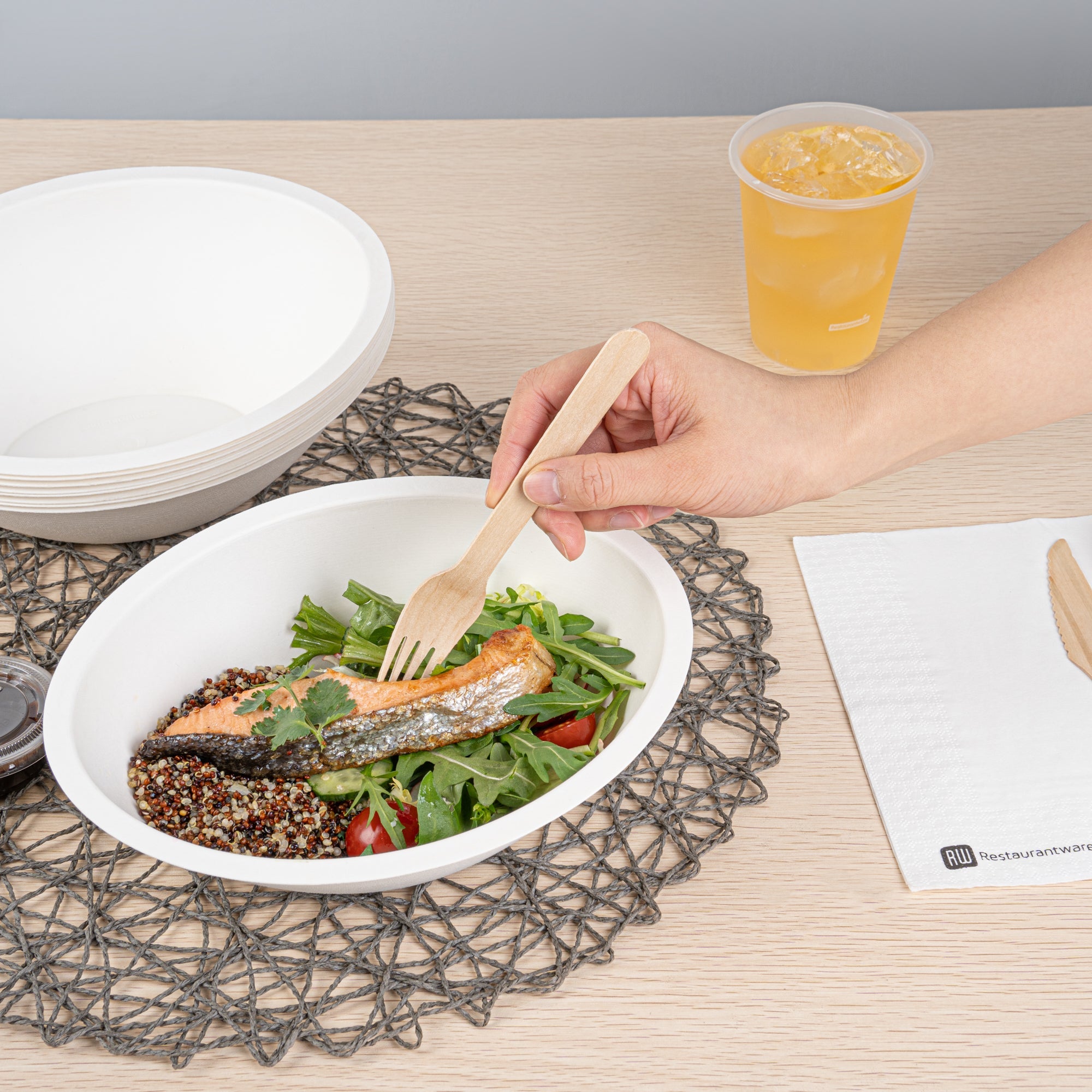 Pulp Safe No PFAS Added 27 oz Oval White Sugarcane / Bagasse Bowl - Home Compostable - 8 3/4" x 6 3/4" x 3 1/4" - 25 count box
